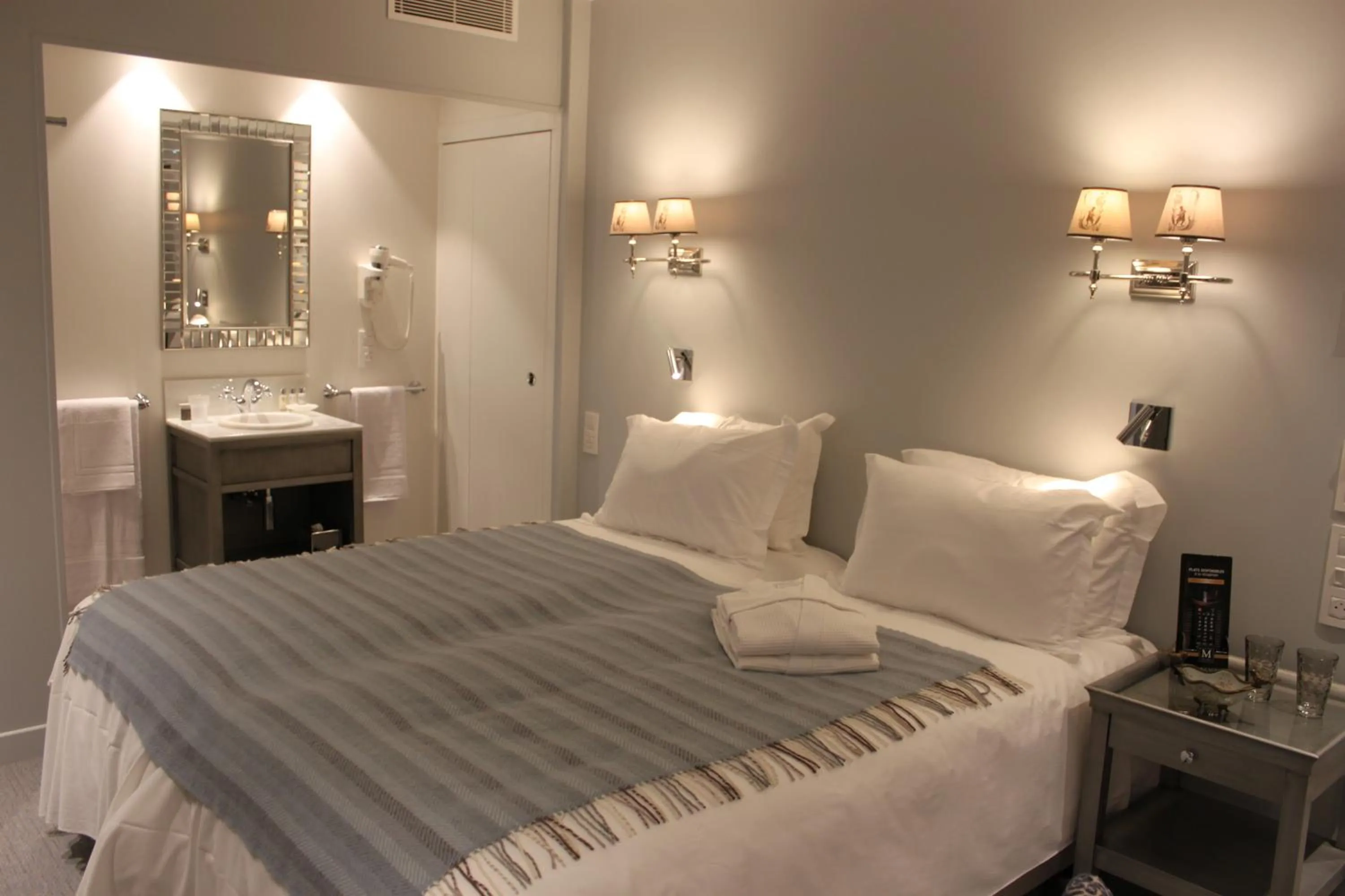 Superior Double or Twin Room in My Home In Paris