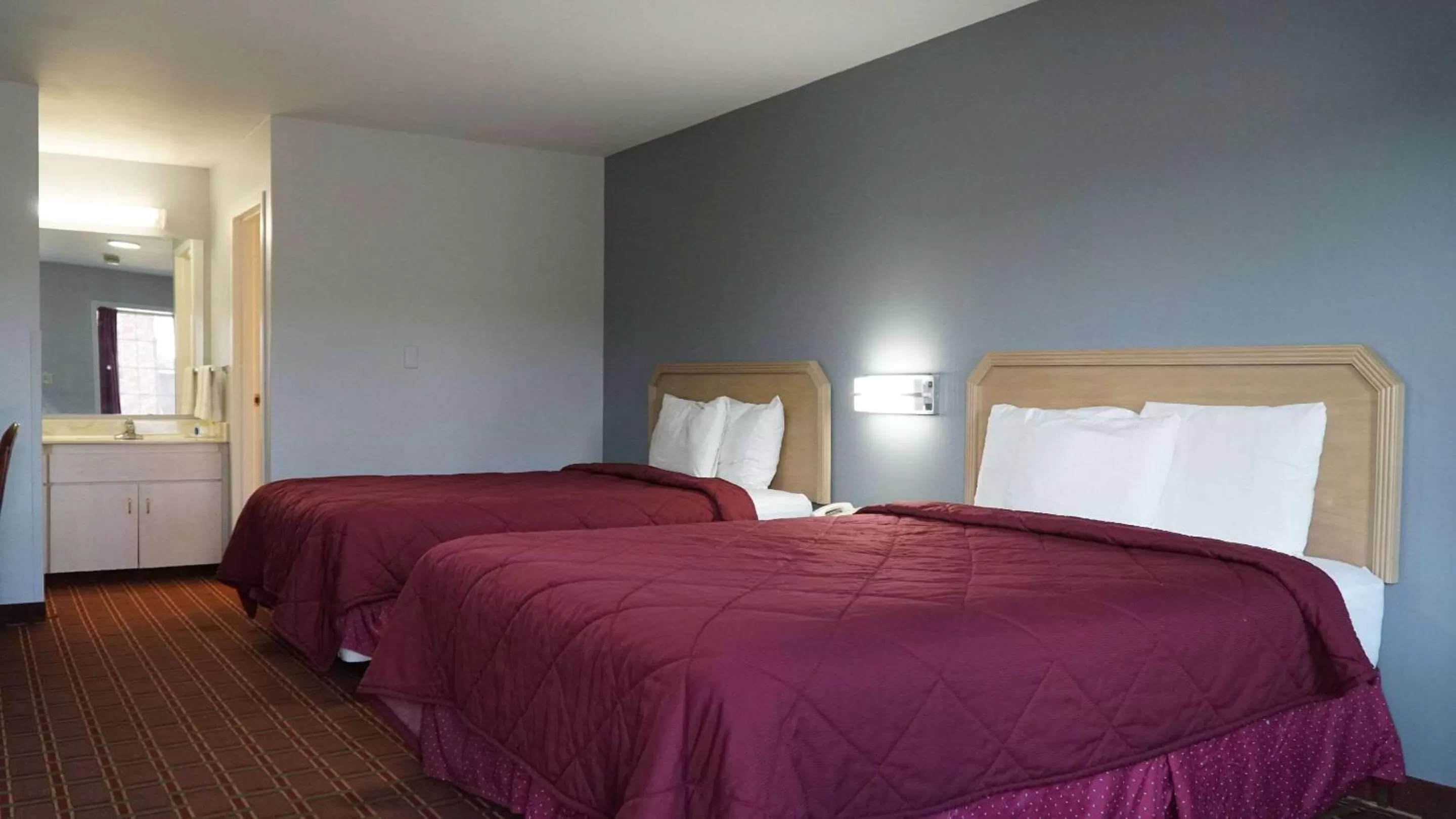 Queen Room with Two Queen Beds - Smoking in Rodeway Inn