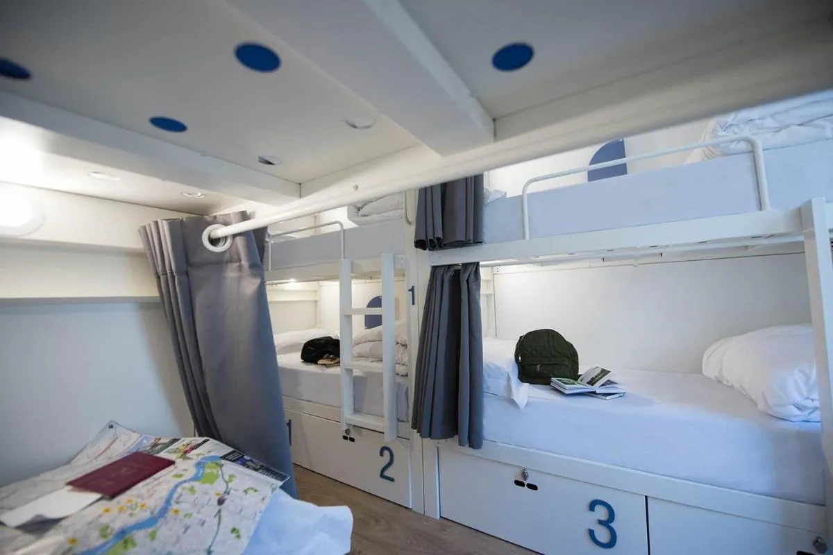 Bed in 8-Bed Mixed Dormitory Room in room00 Lisboa Hostel