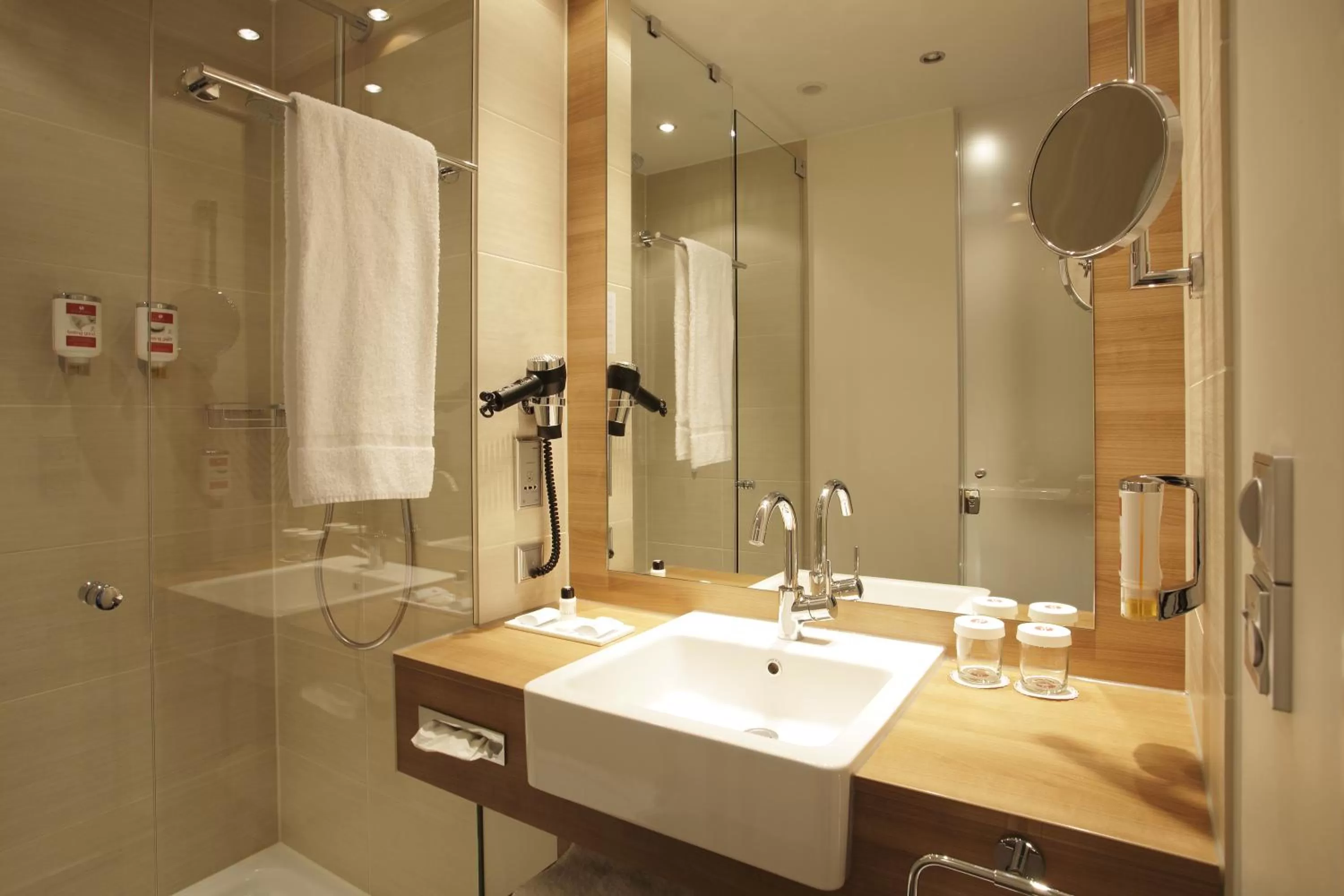 Comfort Double or Twin Room in H4 Hotel Berlin Alexanderplatz