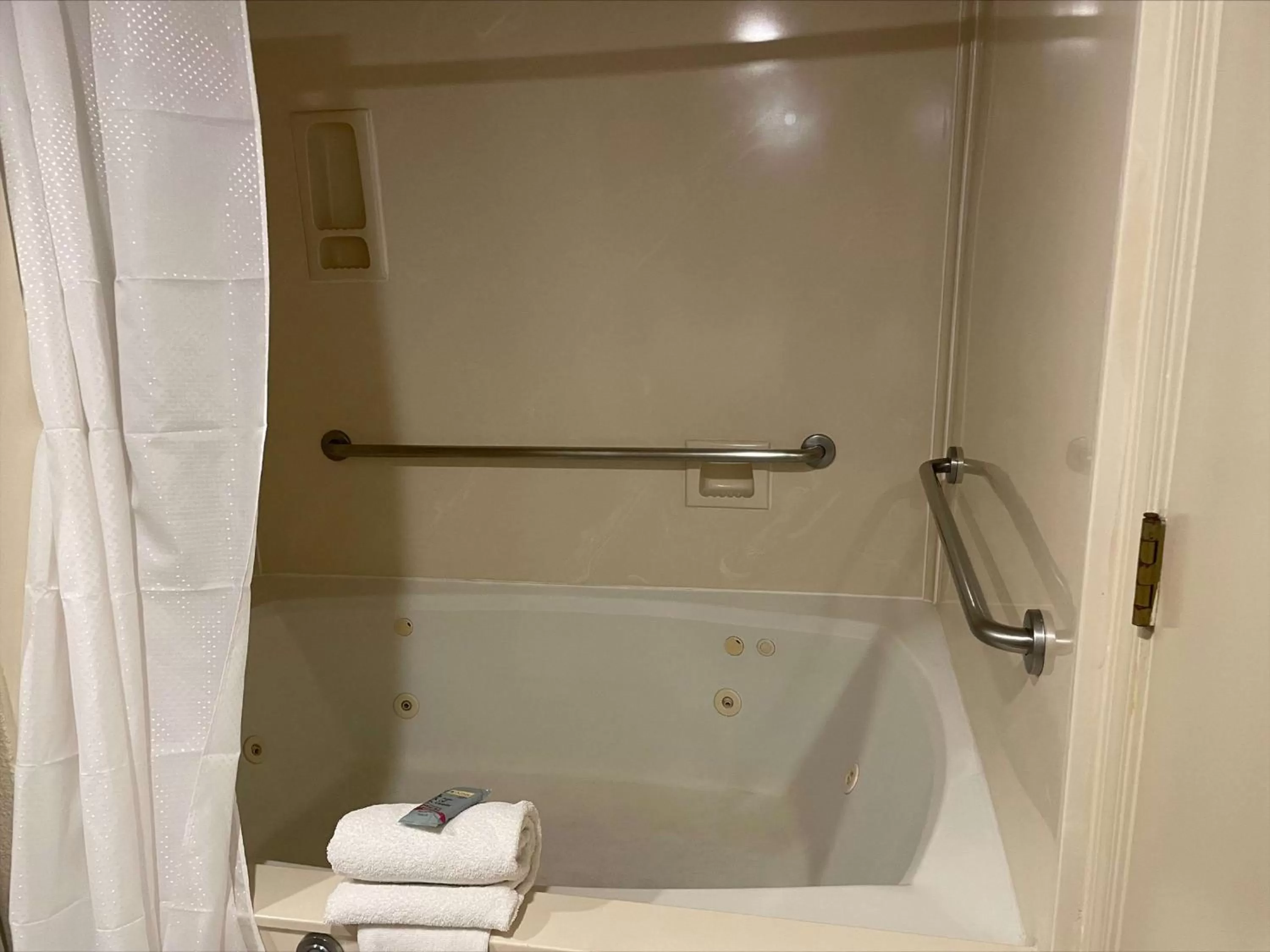 Queen Suite with Mobility Accessible Roll-In Shower in SureStayPlus Hotel by Best Western San Jose Central City