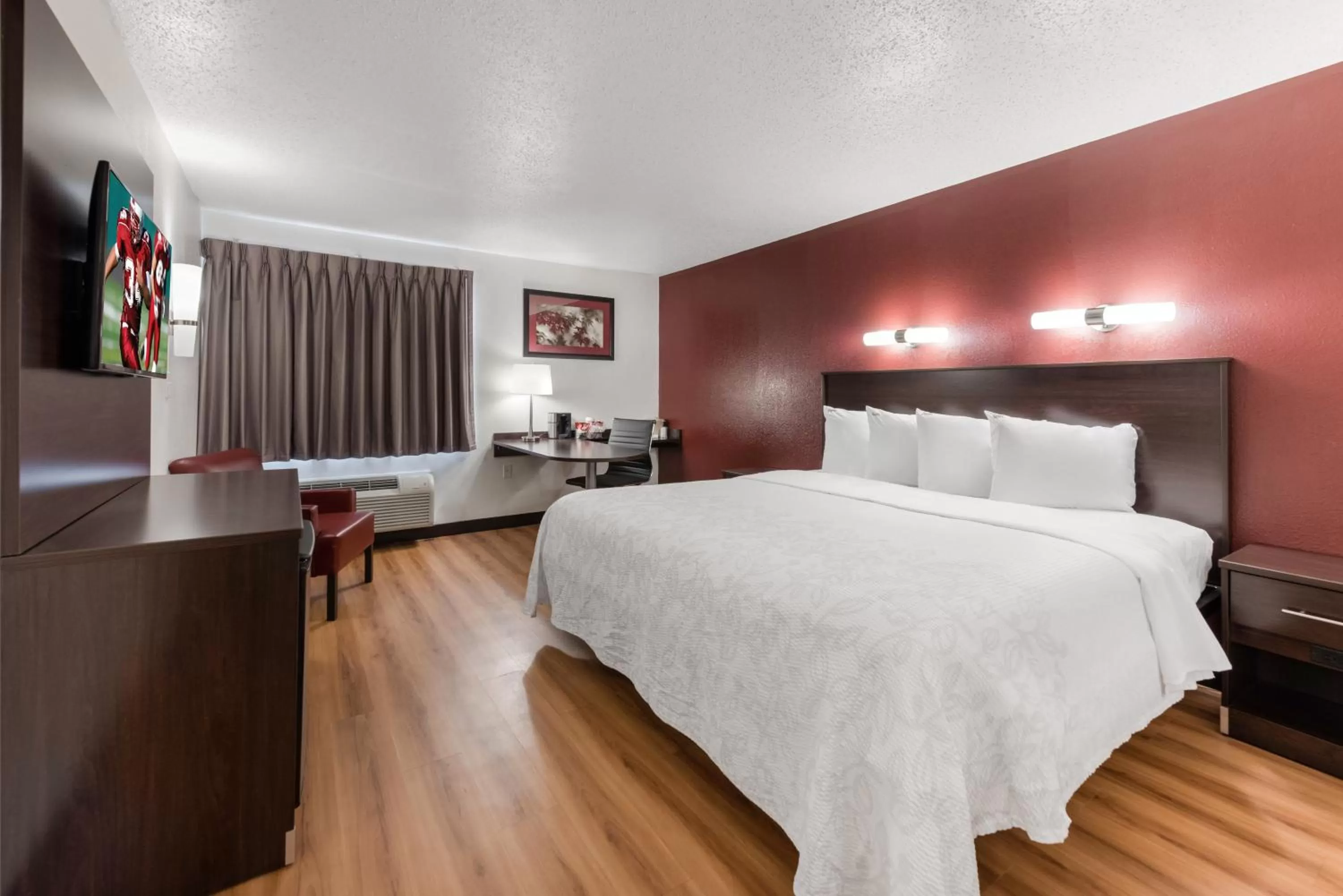Deluxe King Room Disability Access Smoke Free in Red Roof Inn PLUS+ Columbus - Worthington