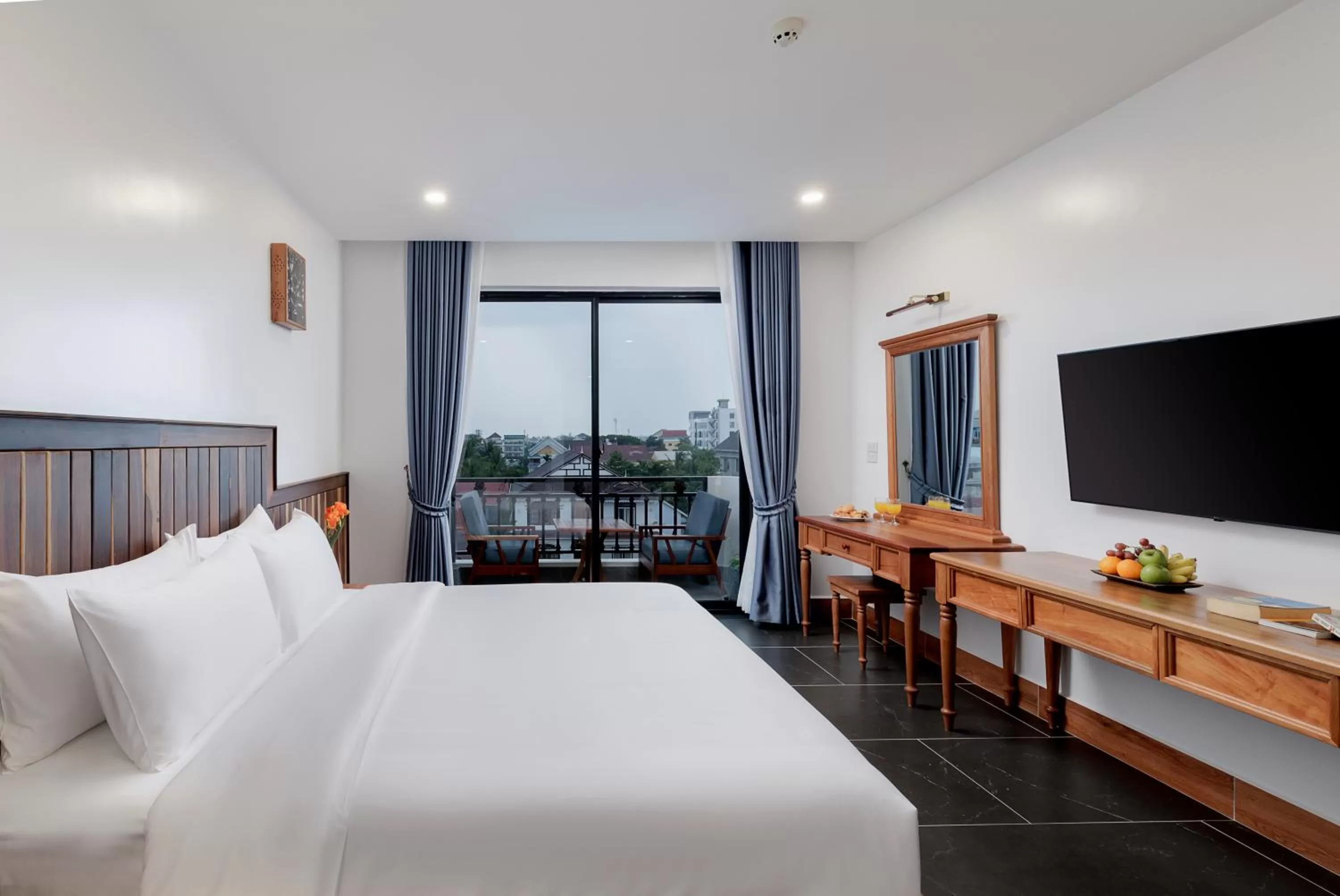 Deluxe Double Room with Balcony in Two Seasons Siem Reap Hotel