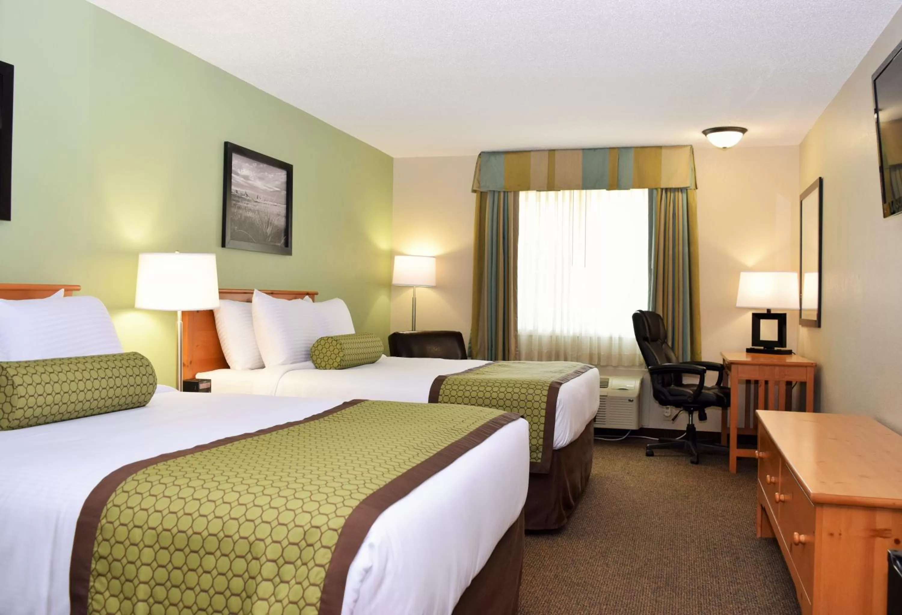 Deluxe Queen Room with Two Queen Beds - Non-Smoking in Baymont by Wyndham Pierre