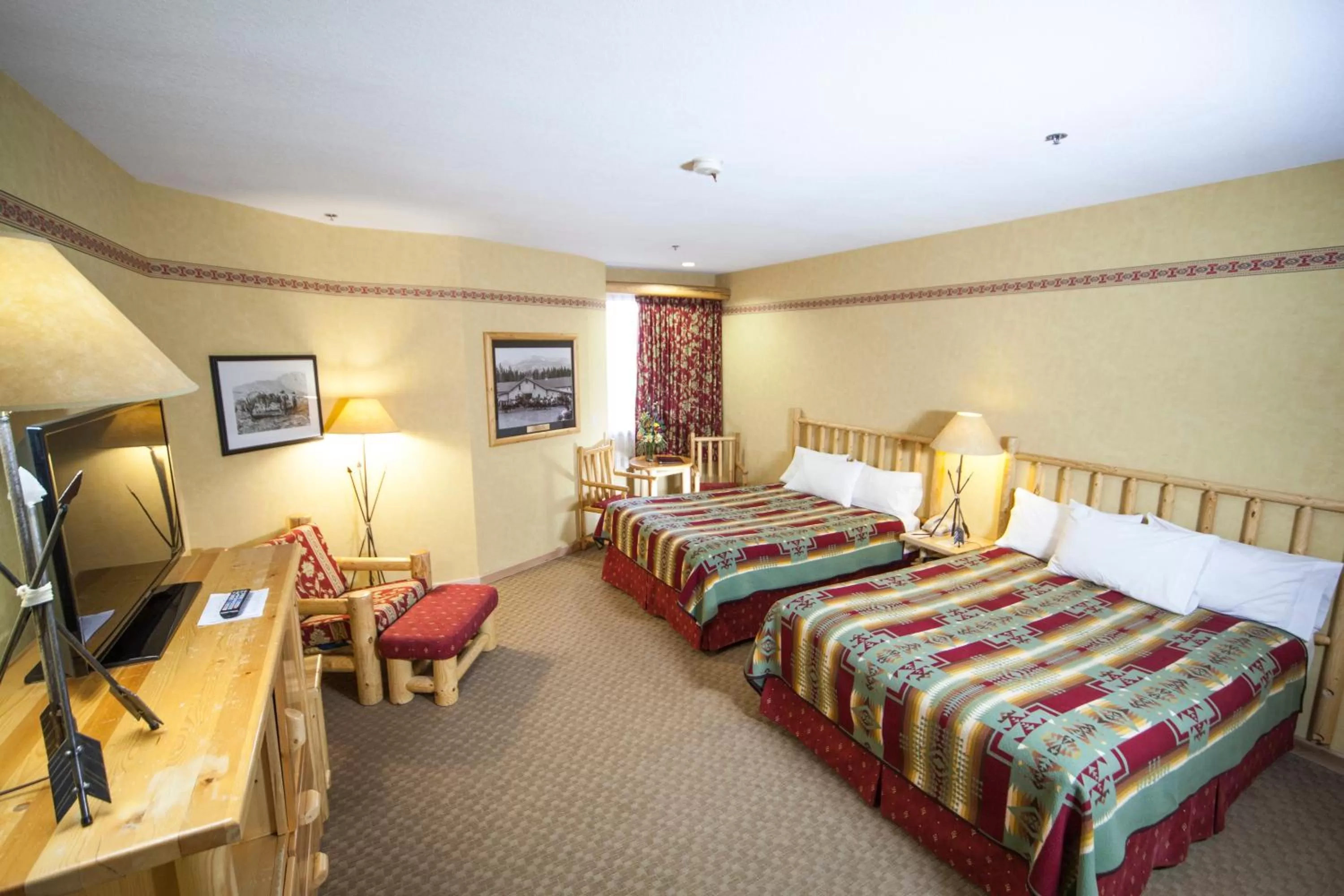 Deluxe Queen Room with Two Queen Beds in Brewster Mountain Lodge