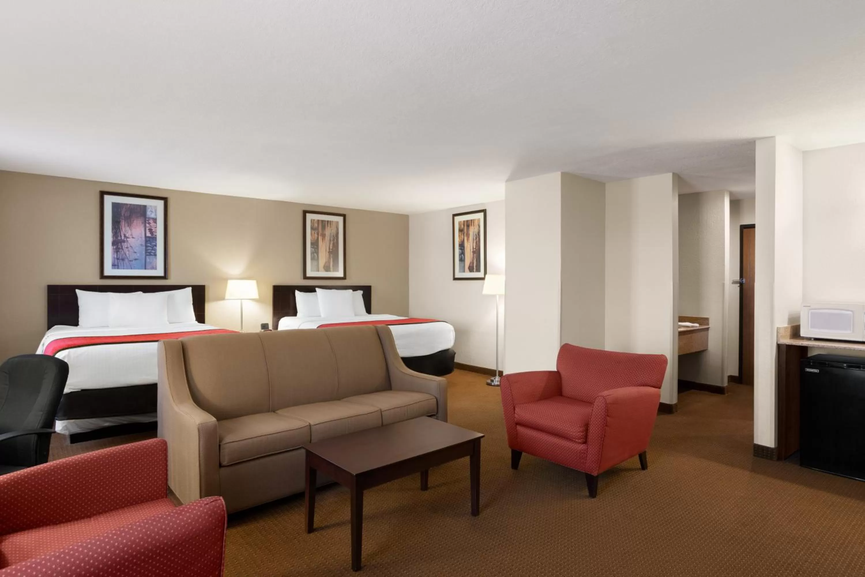 Deluxe Queen Suite - Non-Smoking in Ramada by Wyndham Elizabethtown