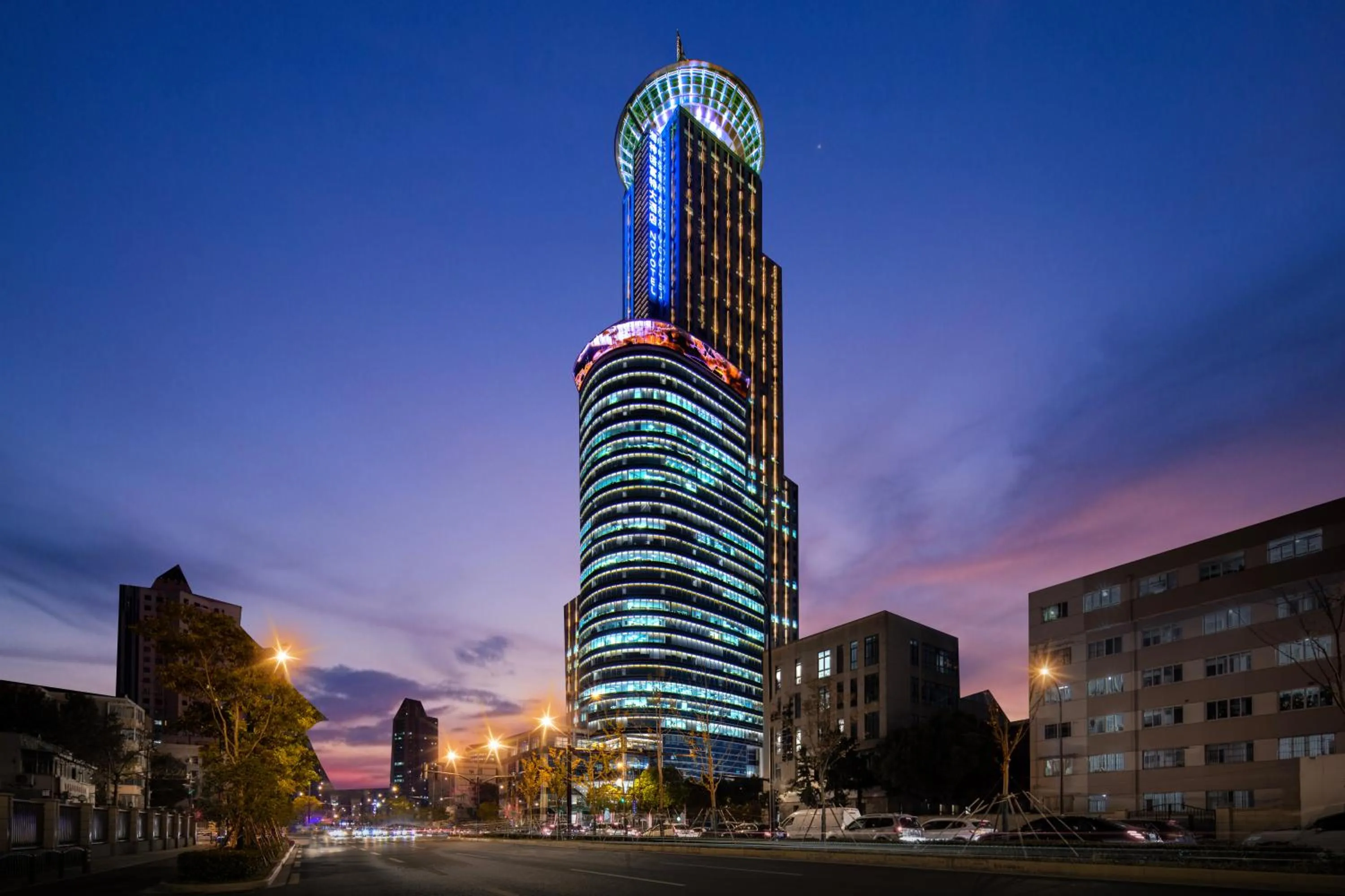 Novotel Atlantis Shanghai - Enjoy our great-valued breakfast in our rooftop revolving restaurant with a stunning river view & utilize our FREE self-serviced laundry