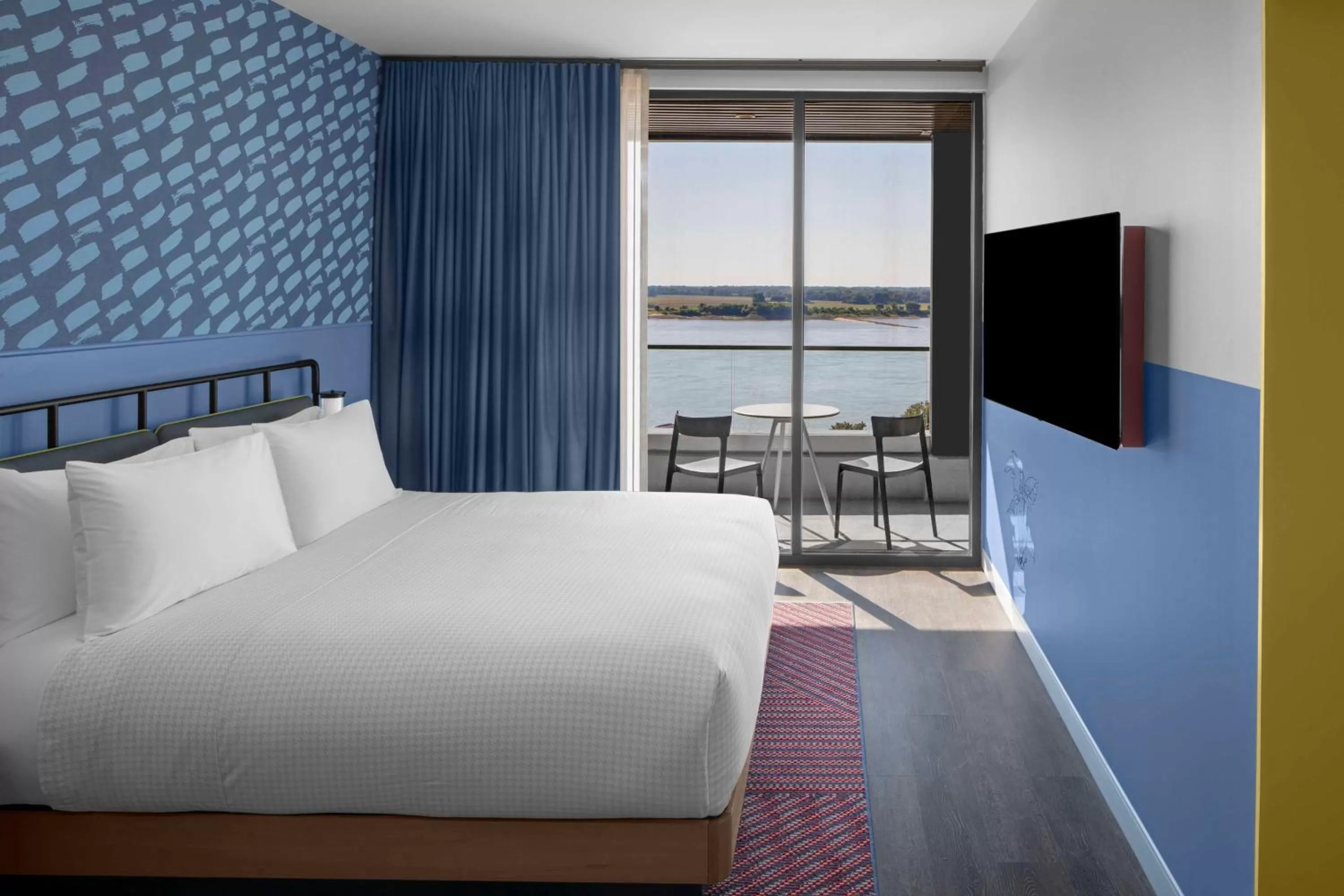 Suite with Balcony and River View in Caption By Hyatt Beale Street Memphis