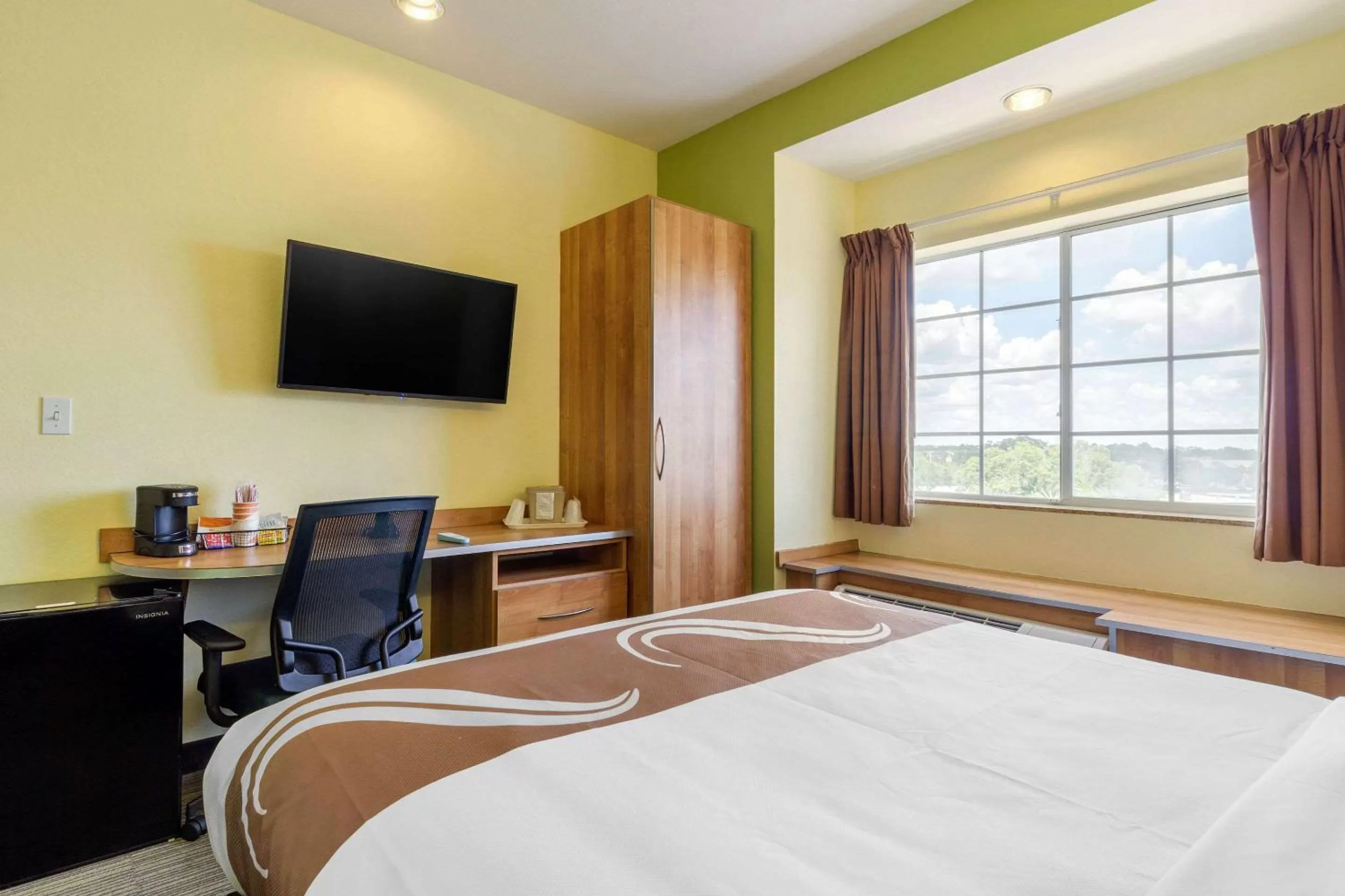 Queen Room - Non-Smoking in Quality Inn & Suites Lehigh Acres Fort Myers