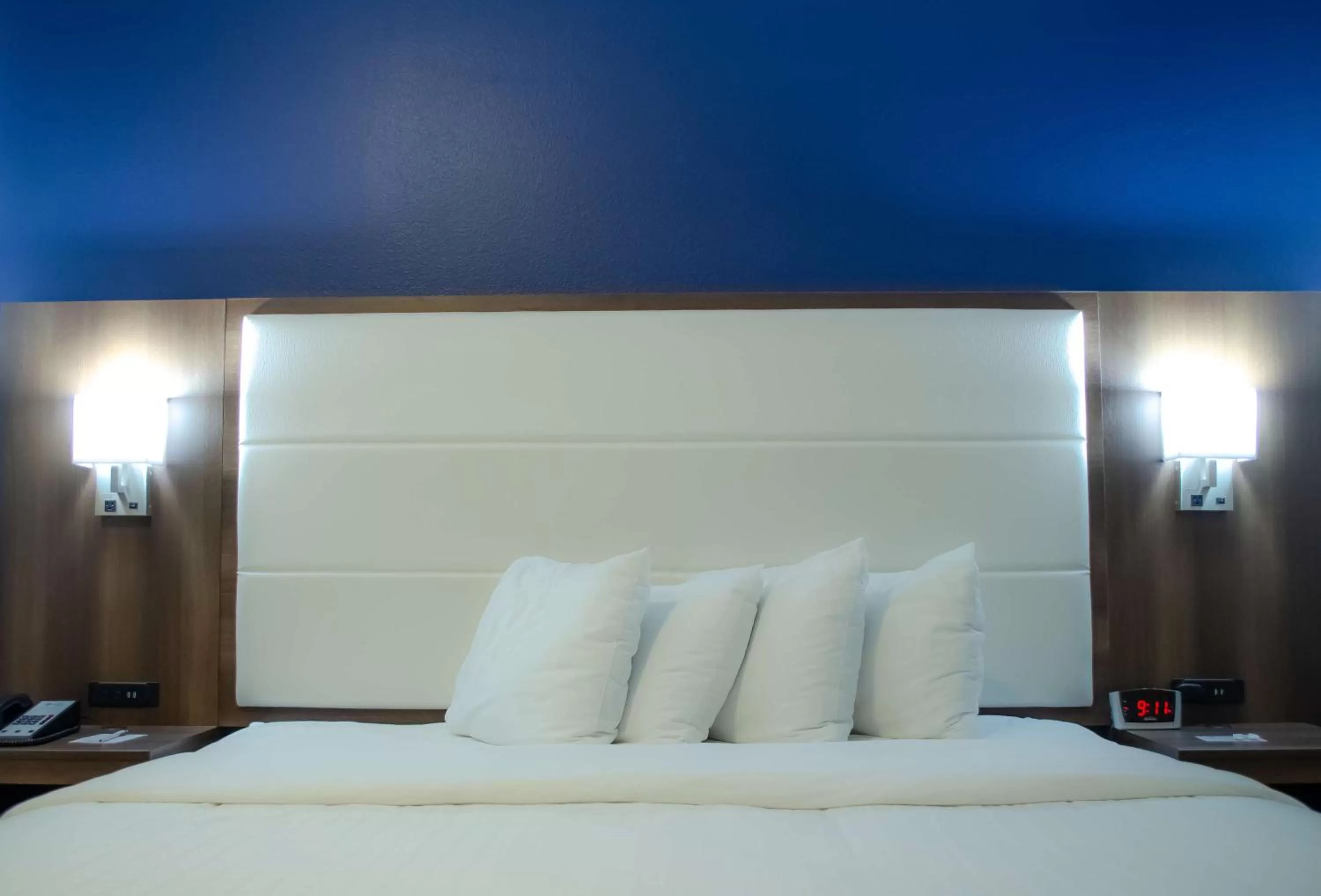 King Room with Roll-in Shower - Disability Access/Non-Smoking in Best Western Plus First Coast Inn and Suites