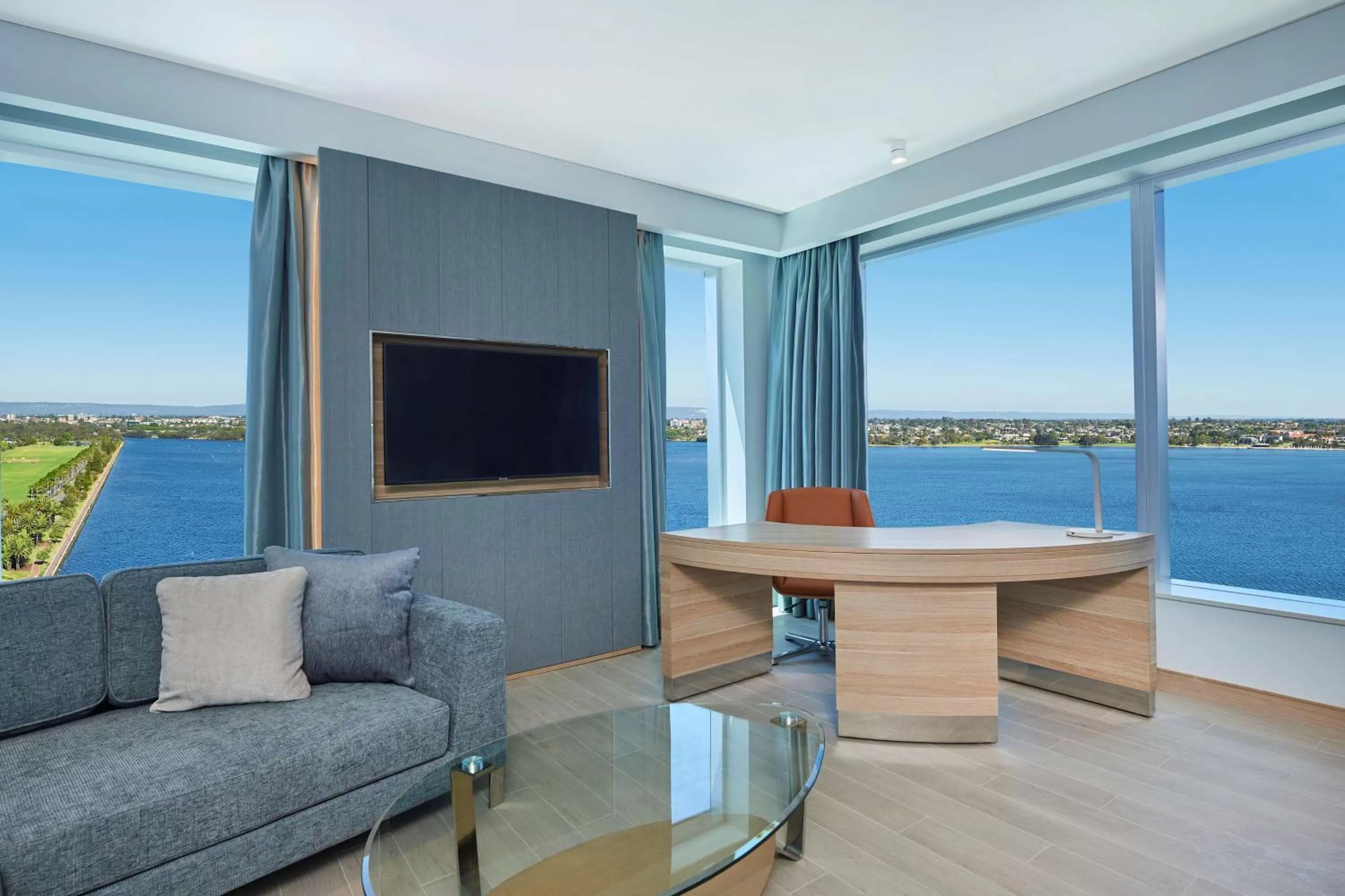 Premier King Room with Panoramic River View in Doubletree By Hilton Perth Waterfront