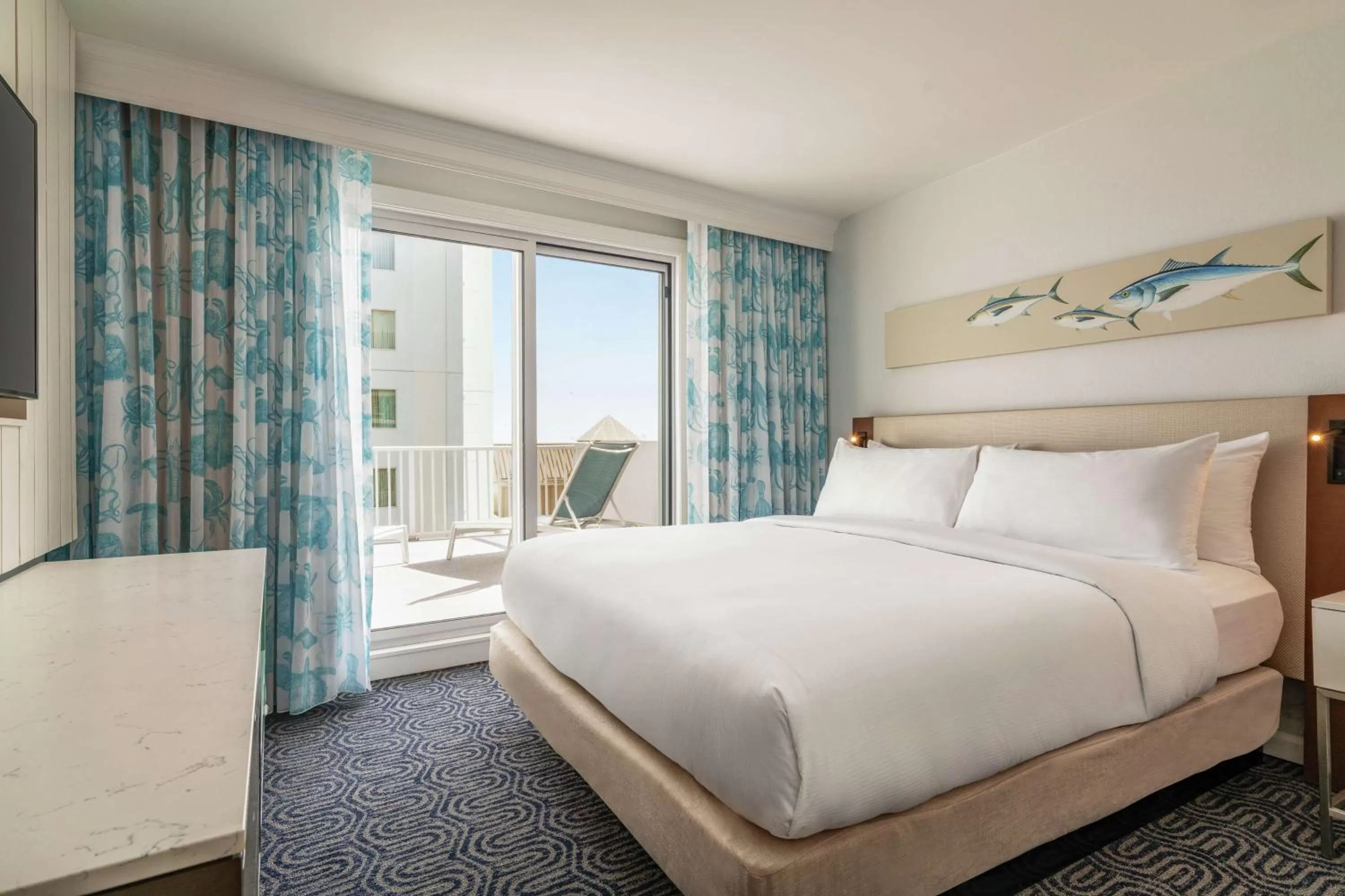 Junior King Suite with Kitchen and Balcony - Partial Ocean View in DoubleTree by Hilton Ocean City Oceanfront
