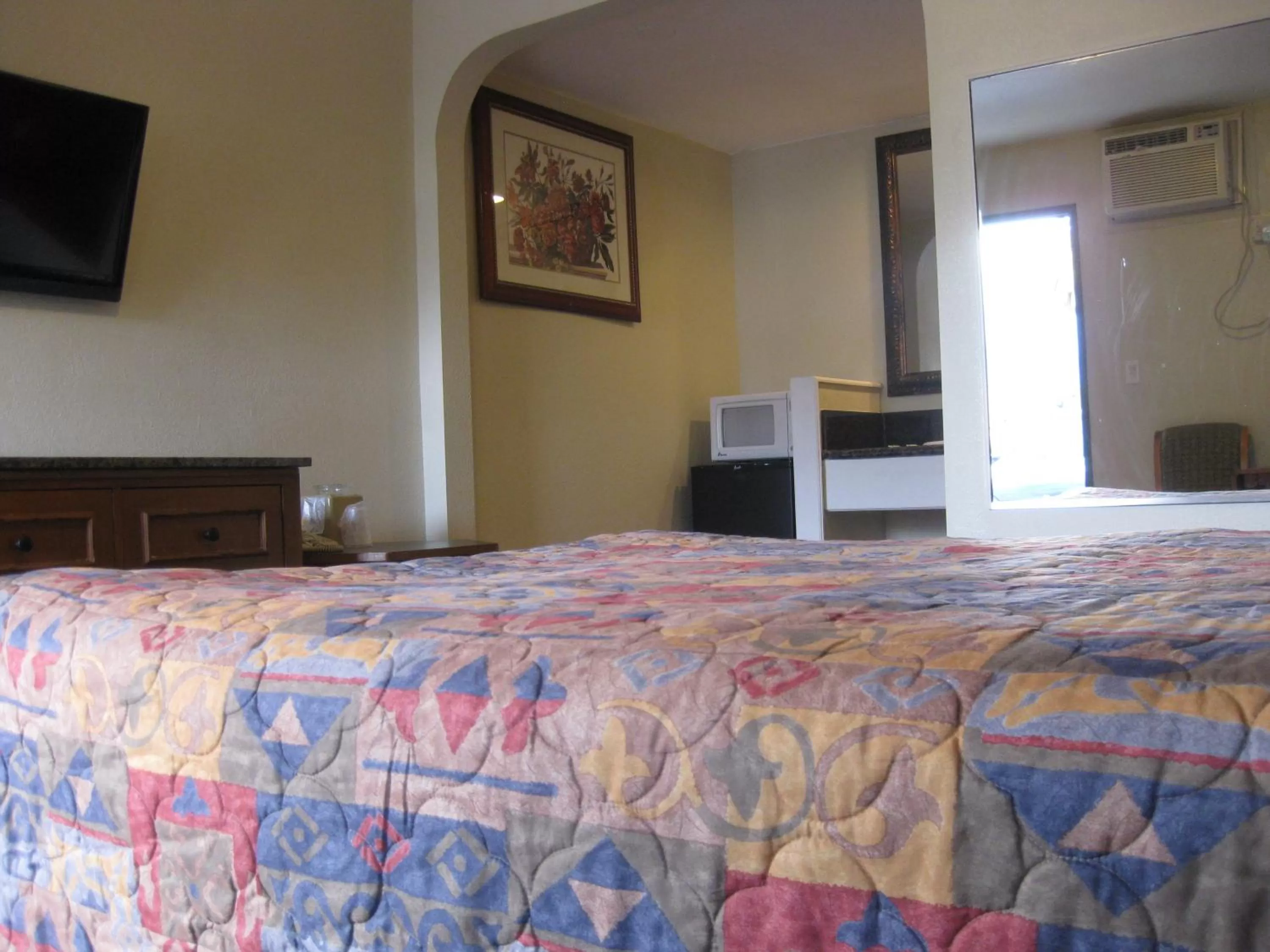 Queen Room - Disability Access in Sunshine Motel