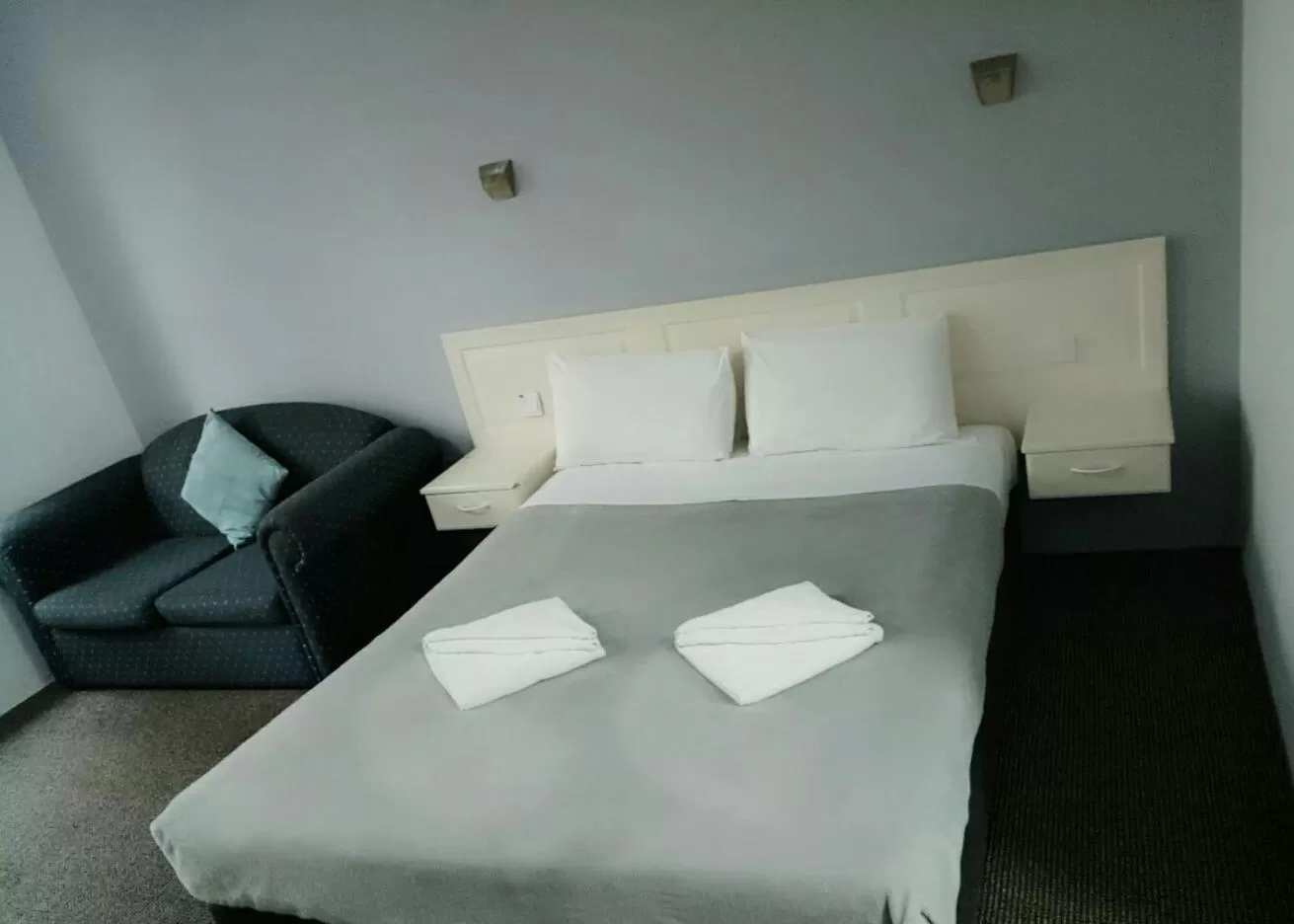 Standard Double Room in Excelsior Motor Inn