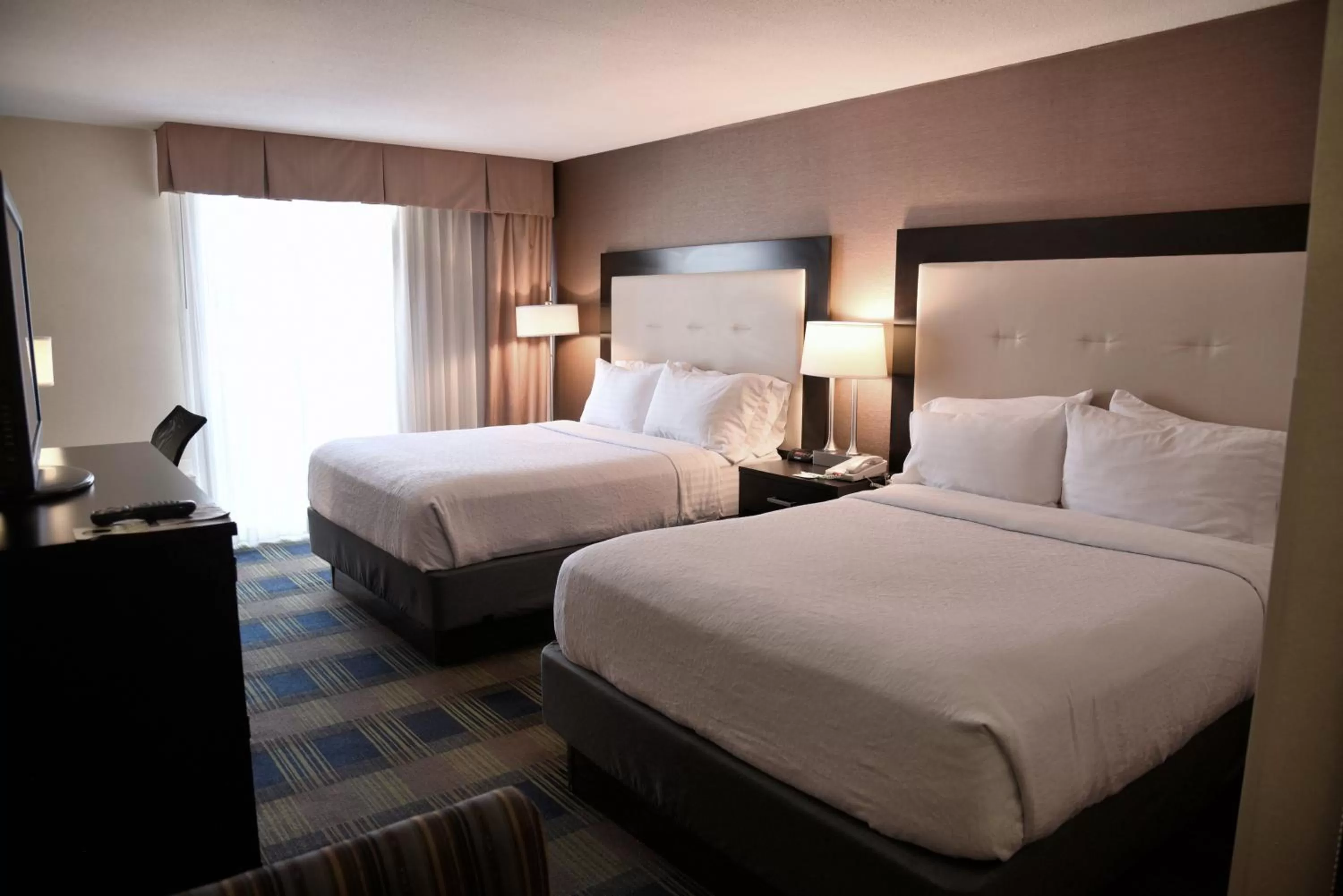 Standard Queen Room with Two Queen Beds and Tub - Communications Accessible in Holiday Inn Akron-West by IHG