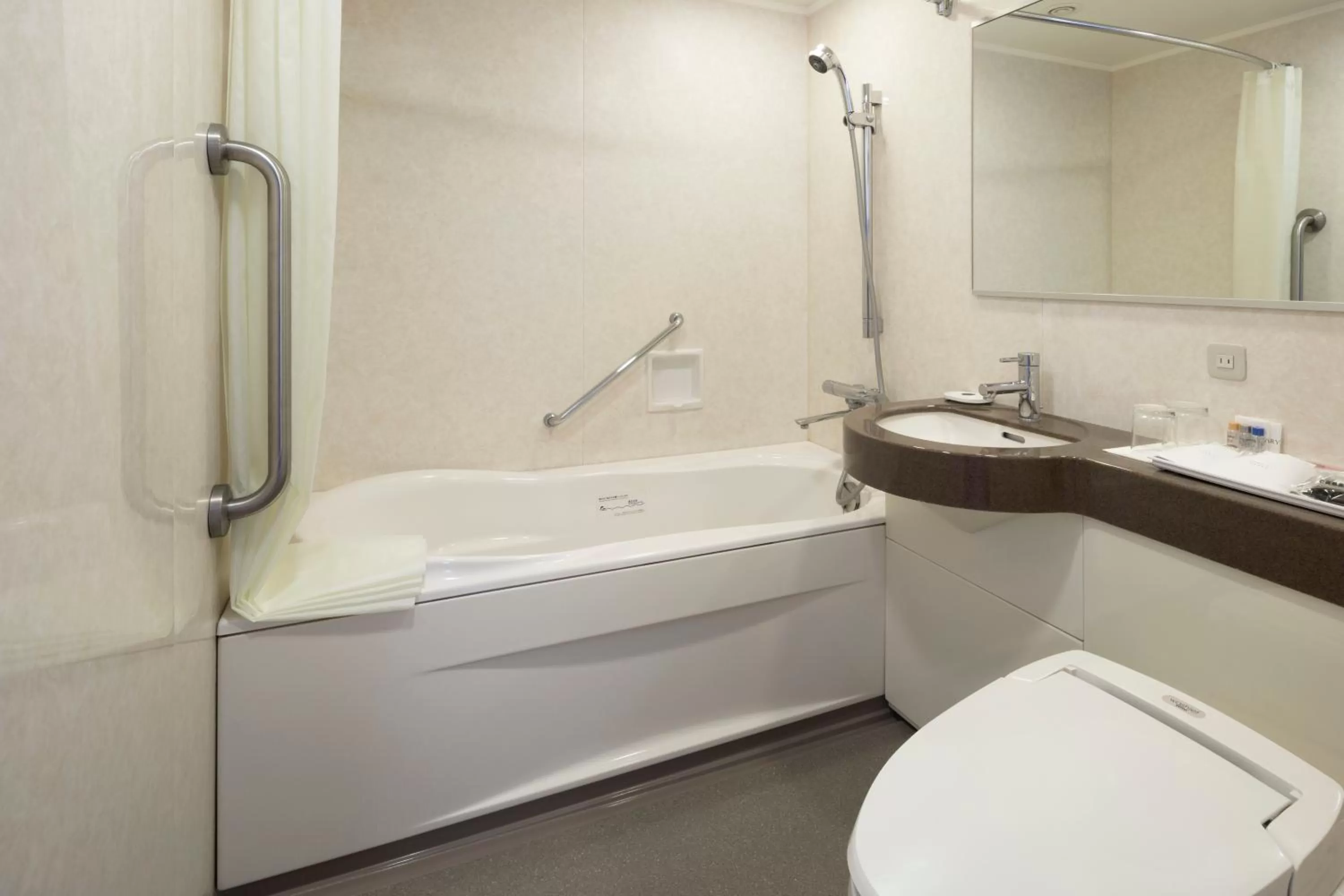 Smoking Comfort Hollywood Twin Room in Sapporo Grand Hotel