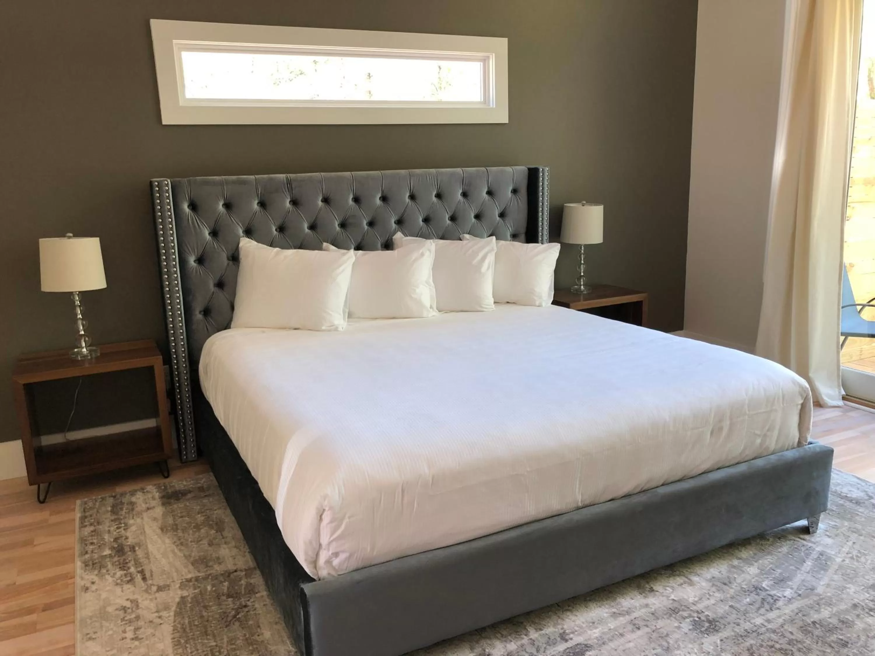 Deluxe King Suite - single occupancy in The Limelight Inn