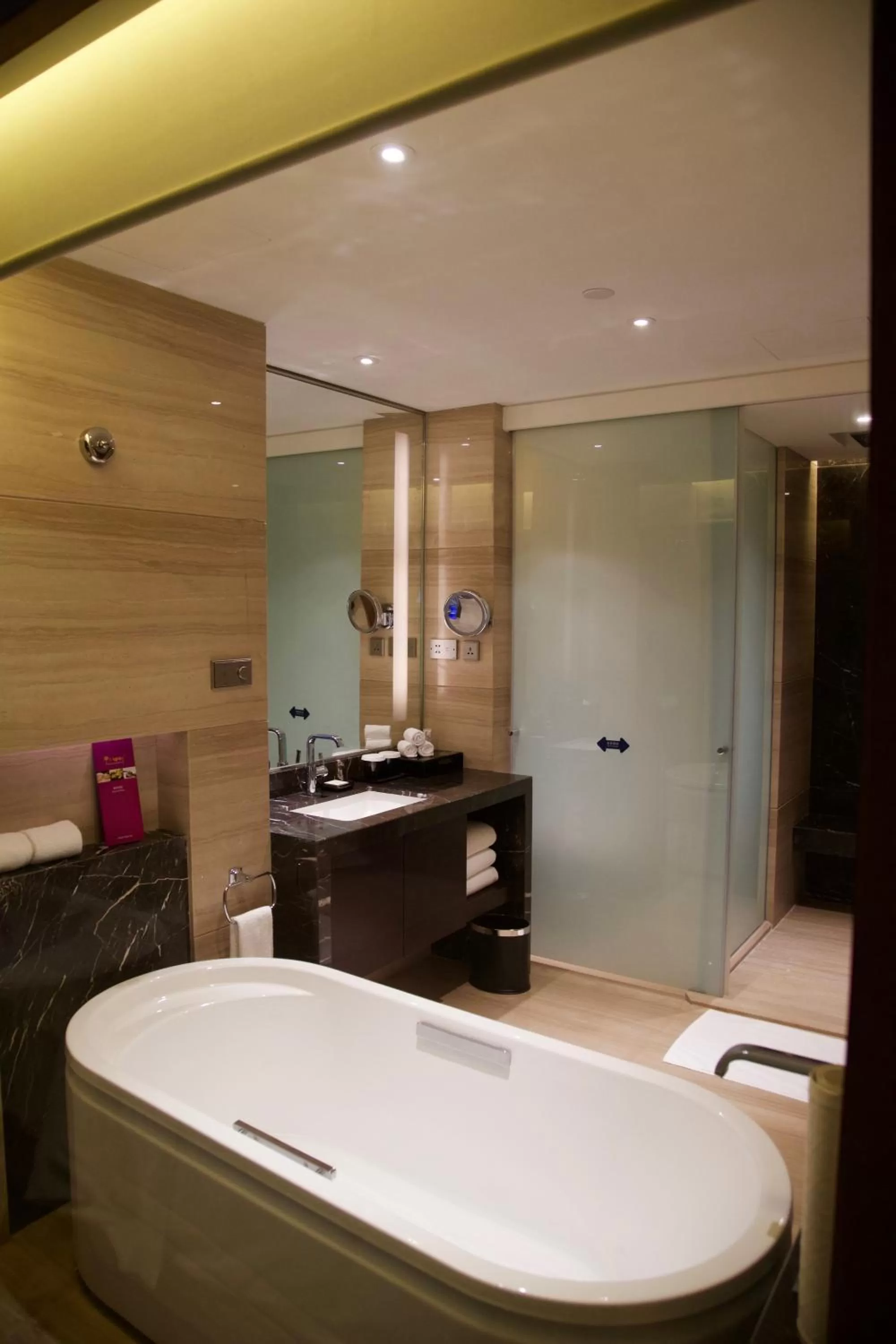 King Executive Deluxe Plus Room with Lounge Access in Hilton Shijiazhuang