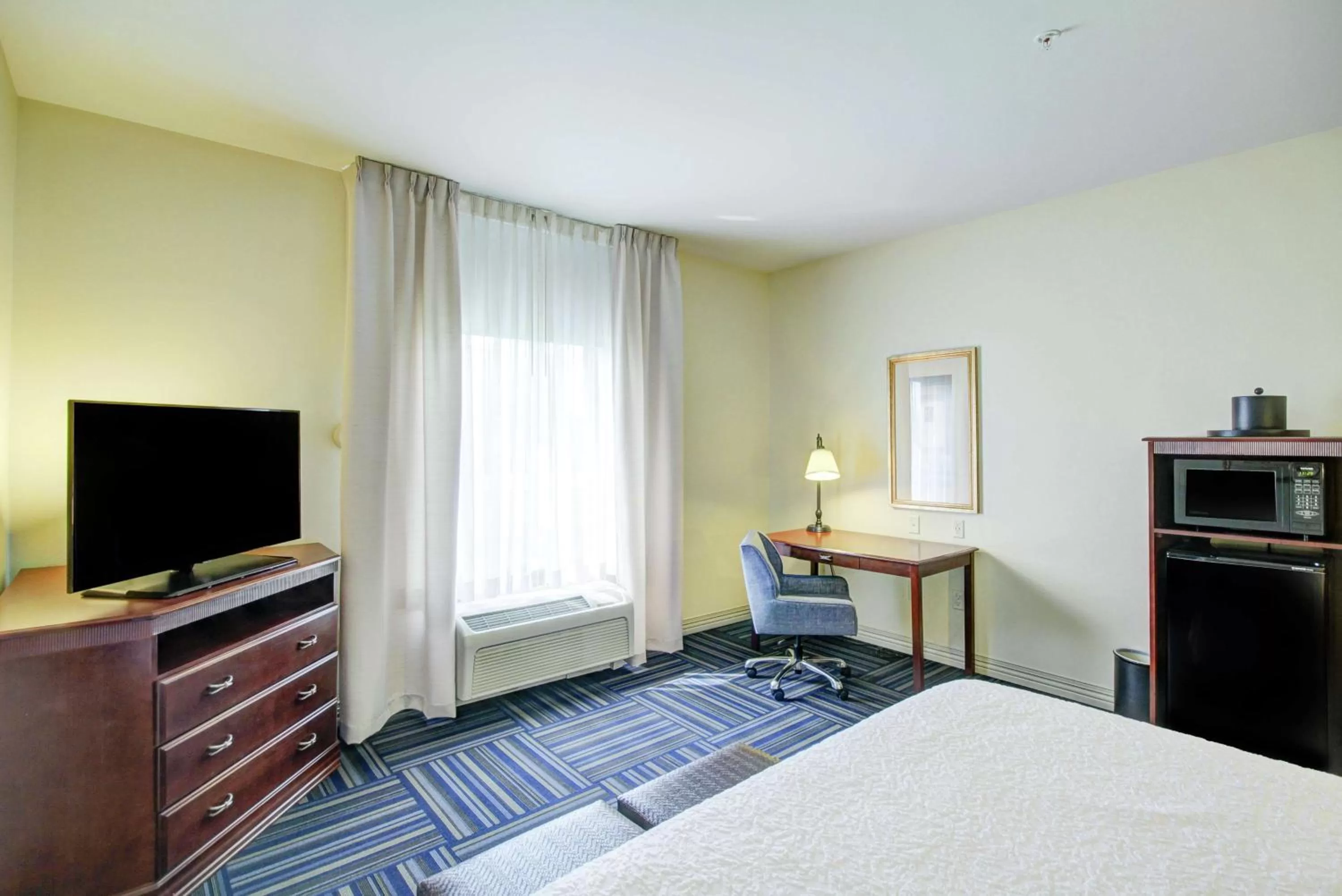King Room with King Bed - Non-Smoking in Hampton Inn and Suites Alexandria