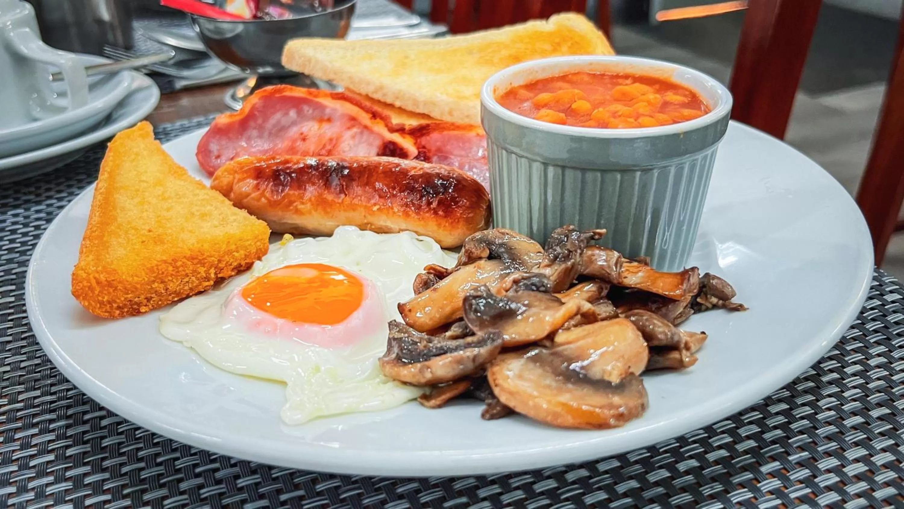 Double Room with Private Bathroom in The Melville Hotel - Central Location