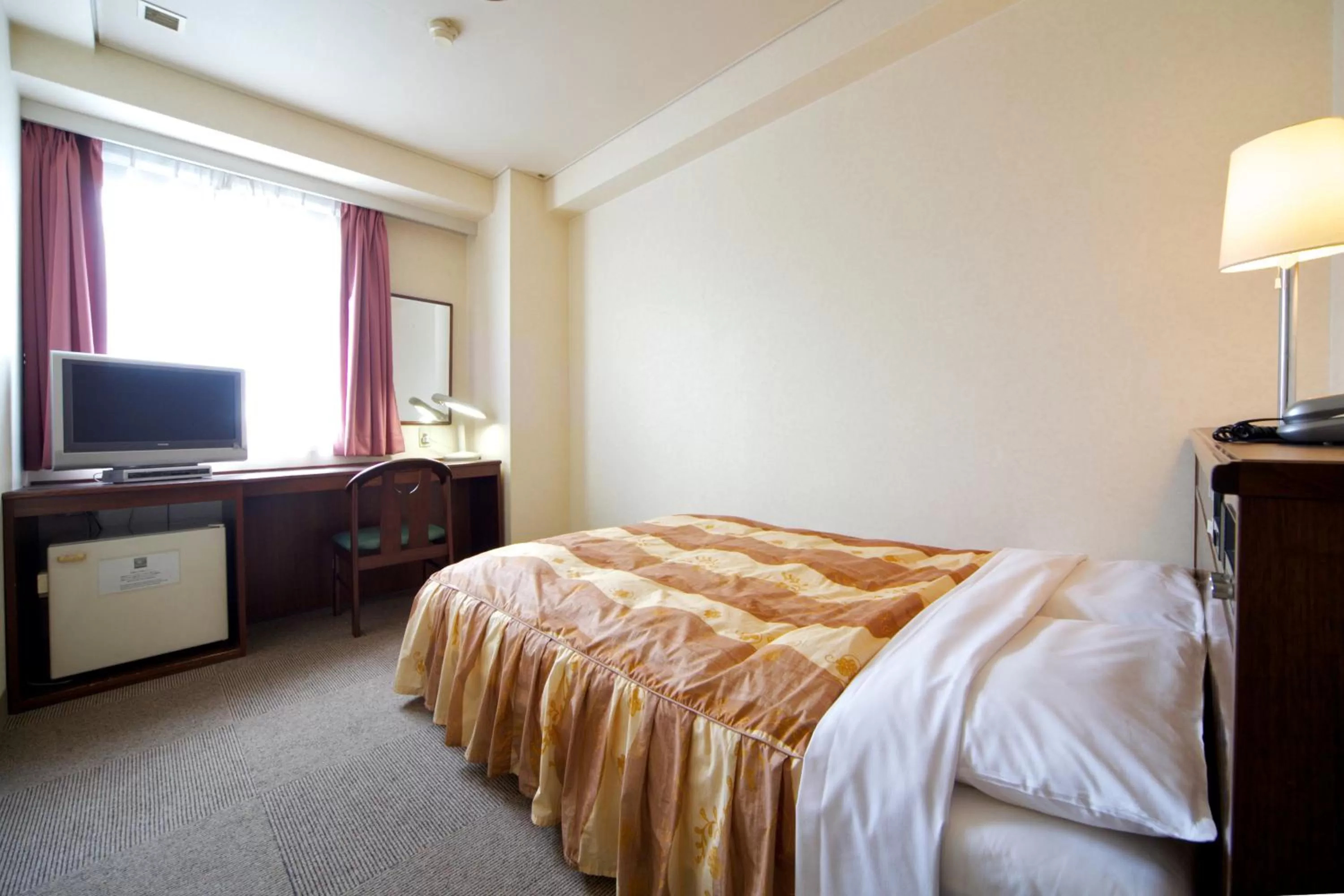 Semi Double Room - Smoking in Hotel Pao