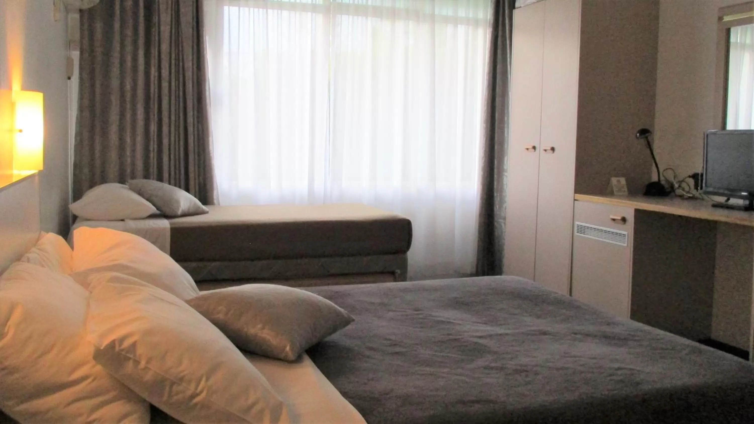 Family Room (2 Adults + 2 Children) in Cronulla Motor Inn