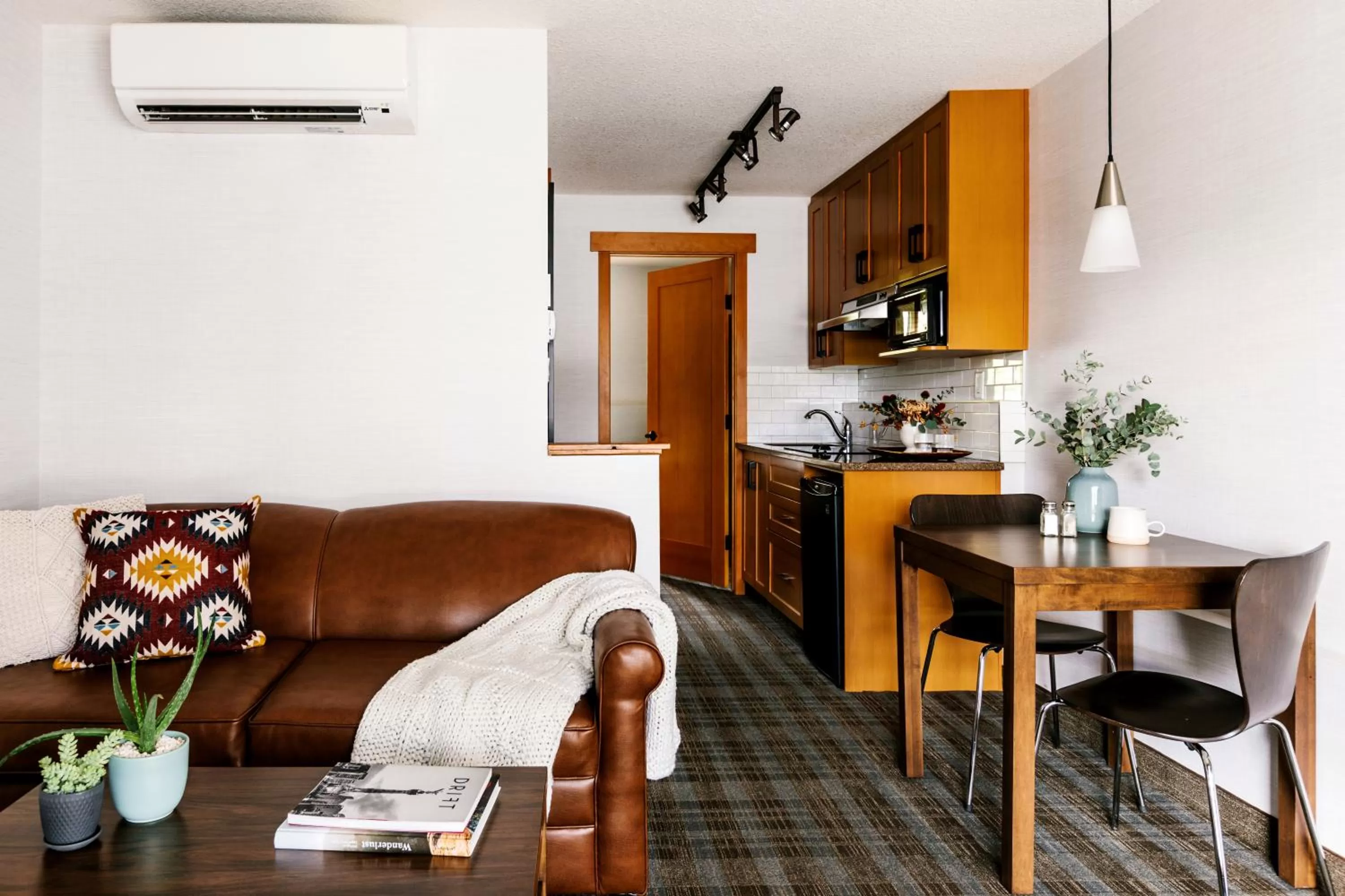 Whistler Room - One Queen bed and One Sofabed in Pyramid Lake Lodge