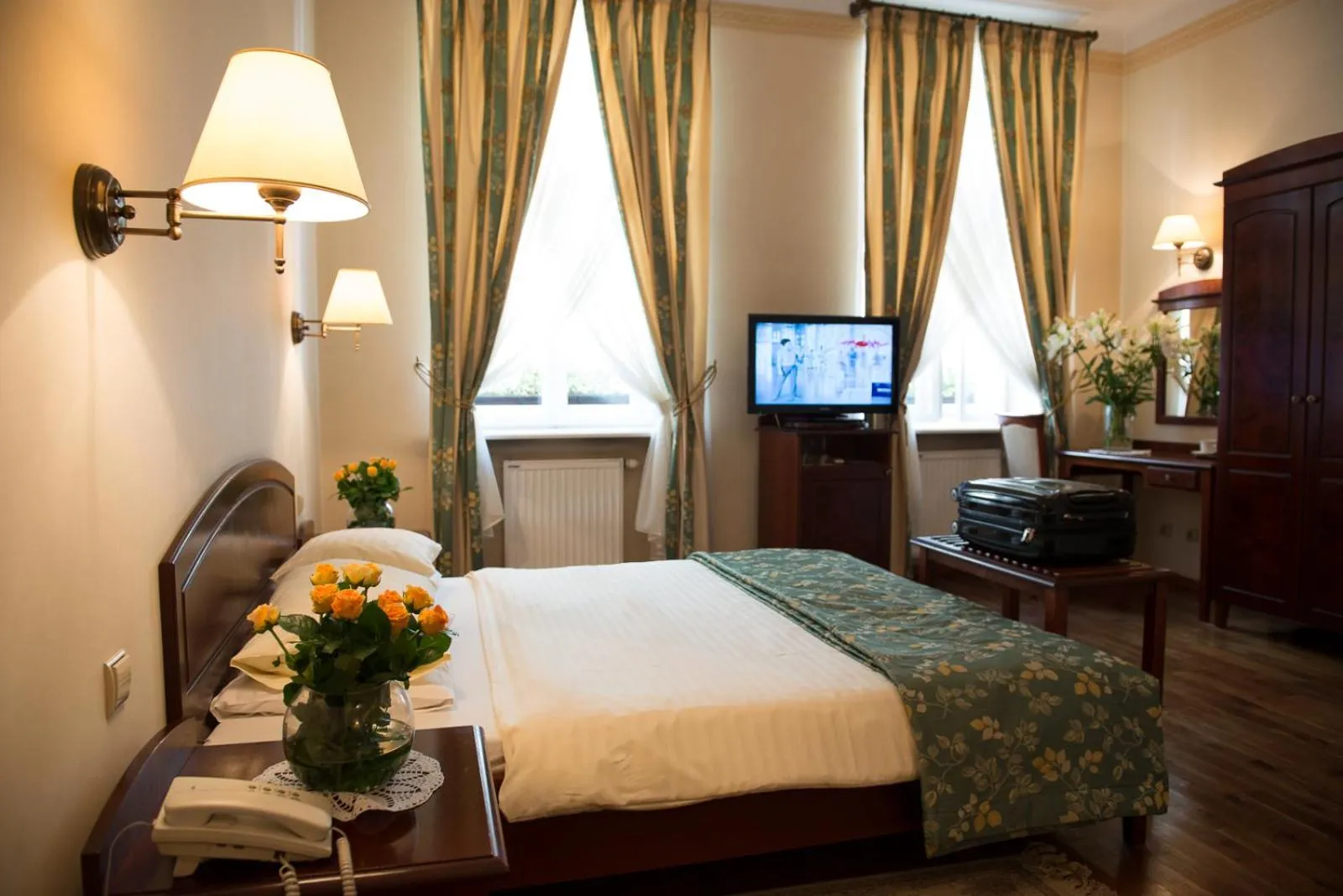 Large Double Room in Aparthotel Karmel