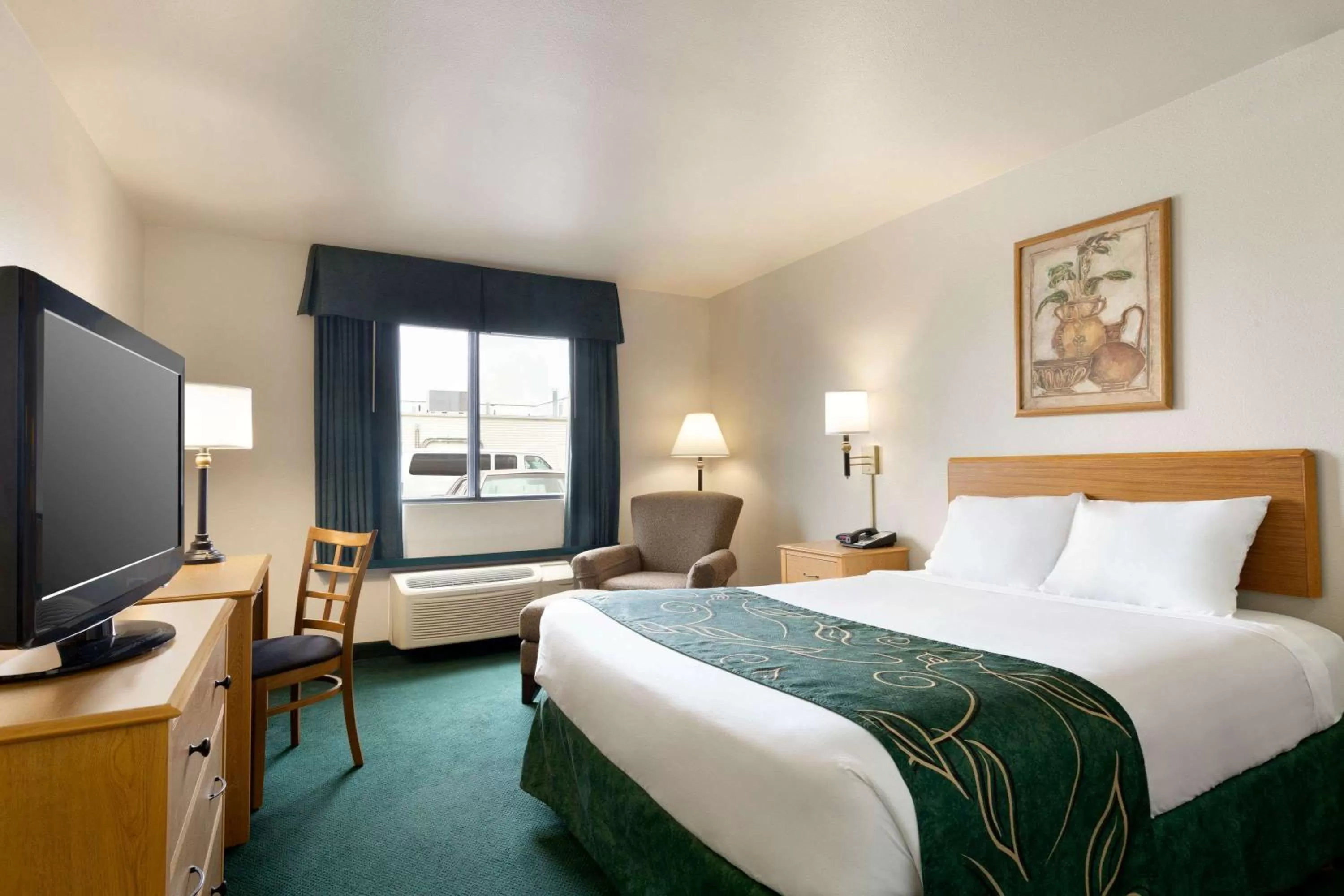 Queen Room - Non-Smoking in Travelodge by Wyndham Milford