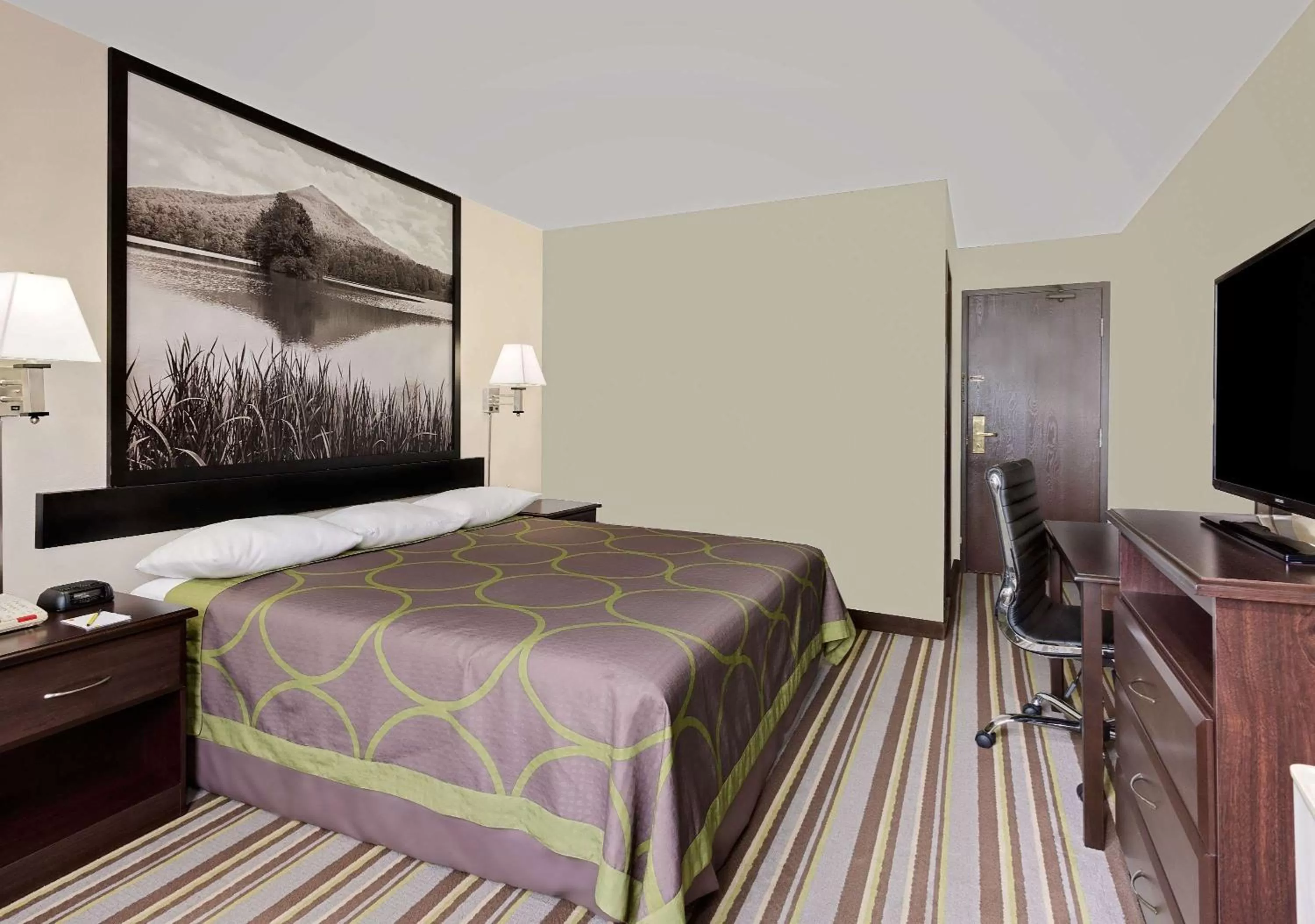 King Room - Non-Smoking in Super 8 by Wyndham Waynesboro