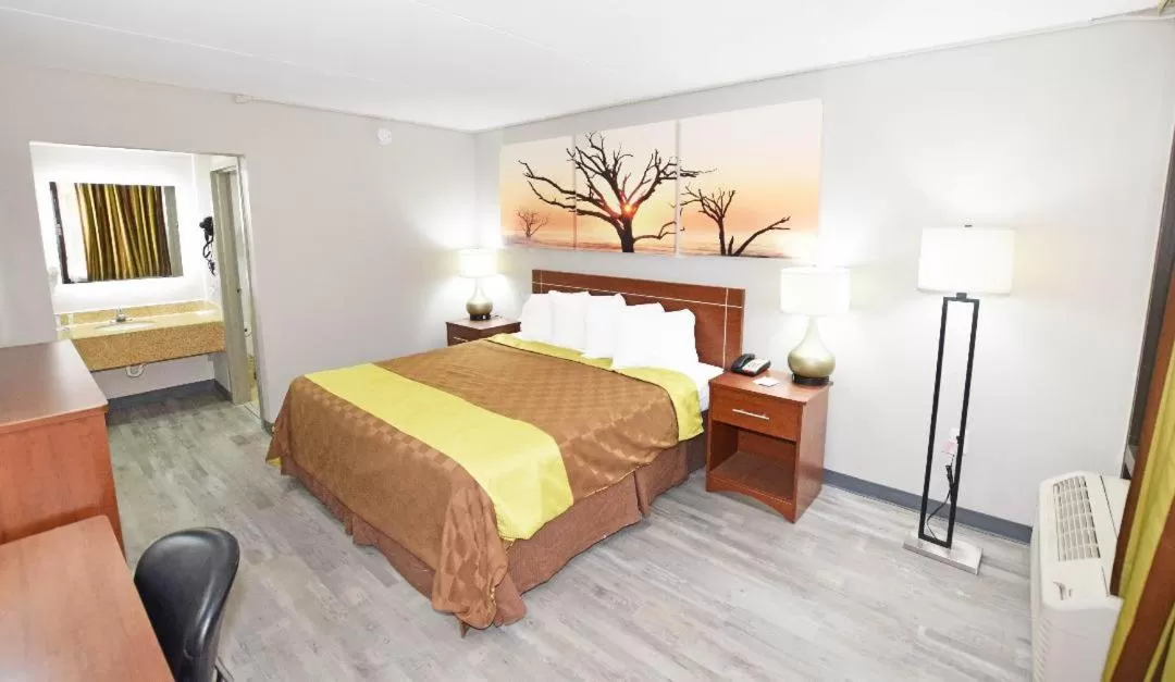 King Room with Courtyard View - Non-Smoking in Days Inn by Wyndham Midland