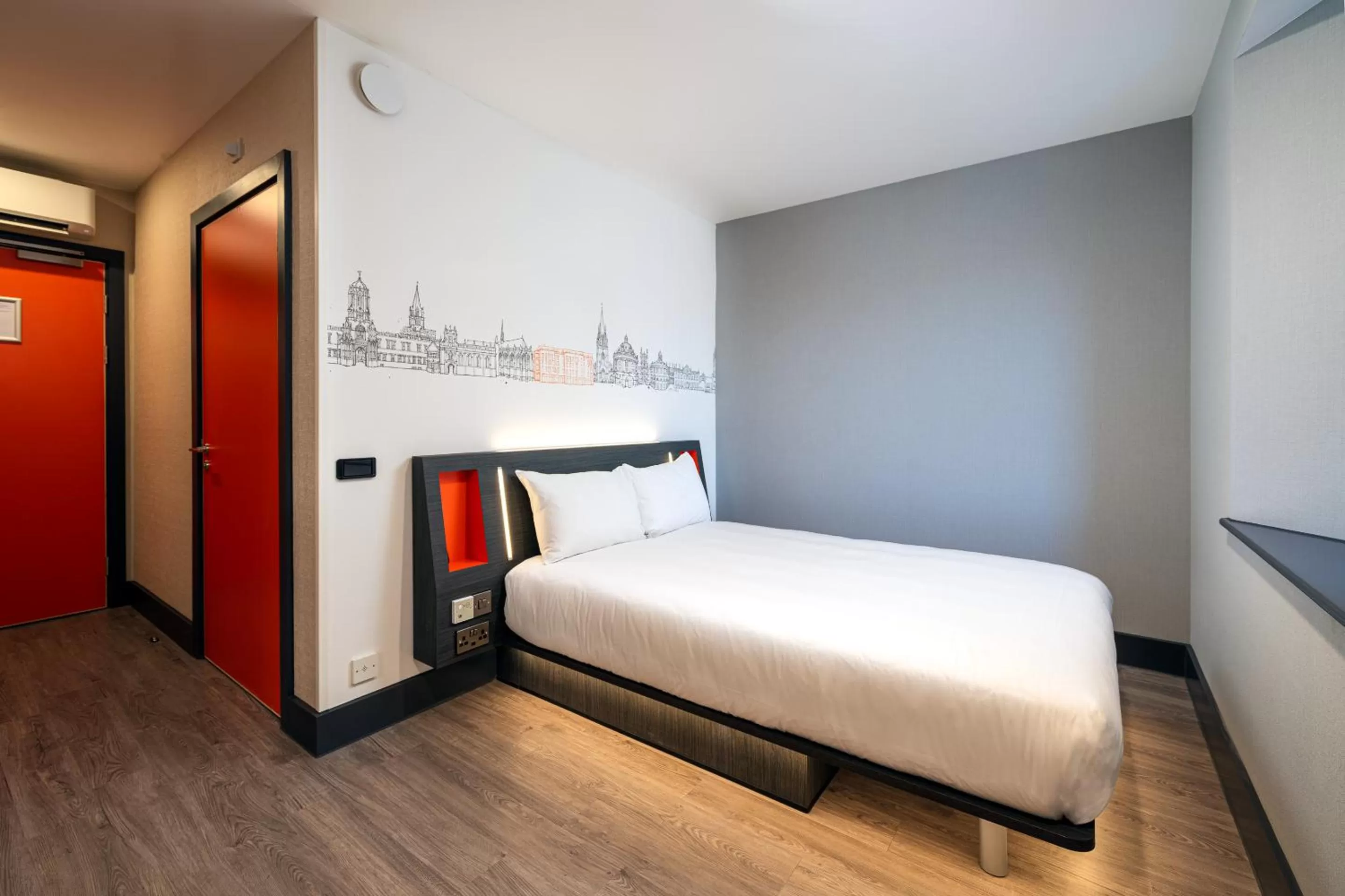 Double Room - Disability Access in easyHotel Oxford