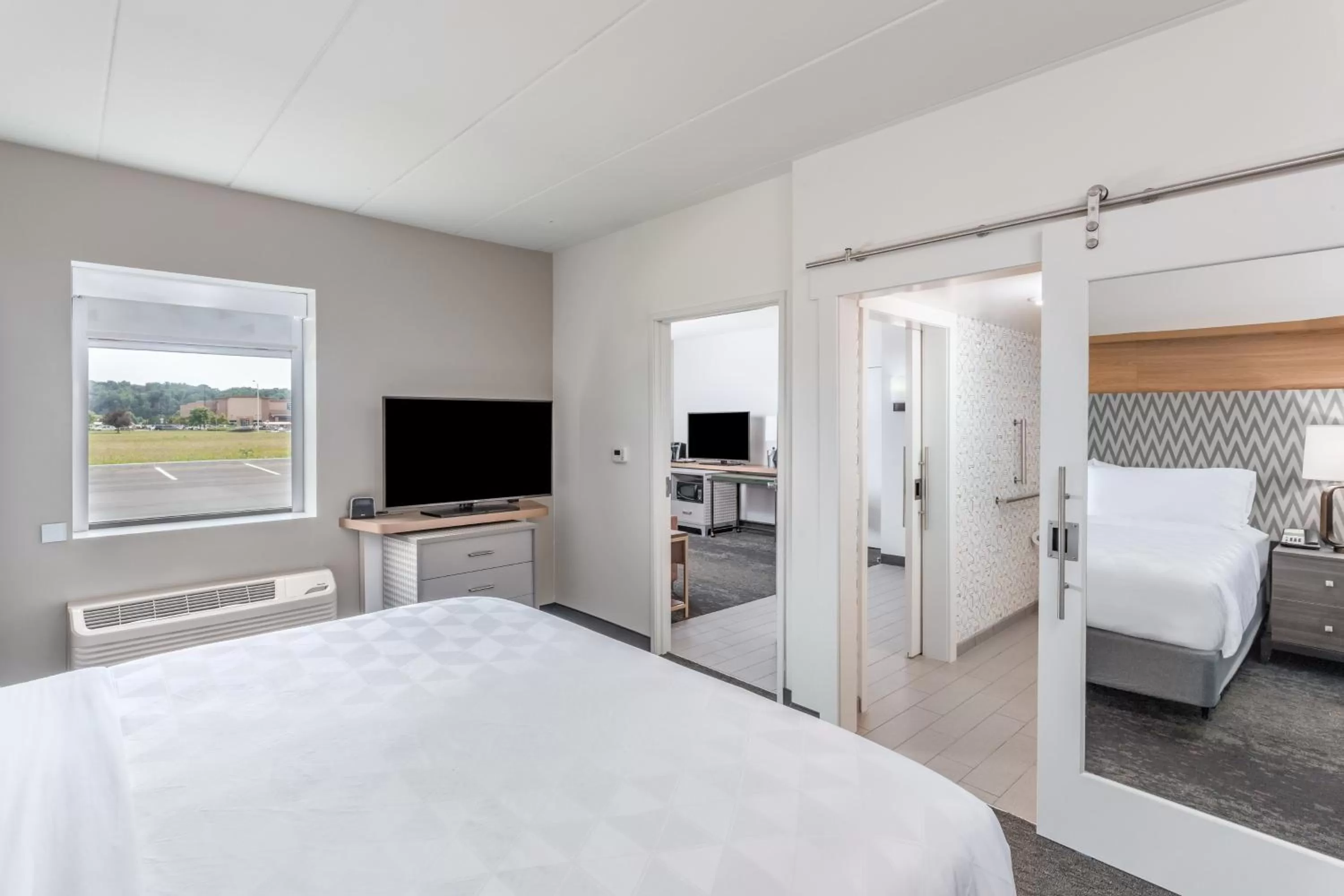 Suite - Mobility Access Roll in Shower/Non-Smoking in Holiday Inn - Columbus by IHG