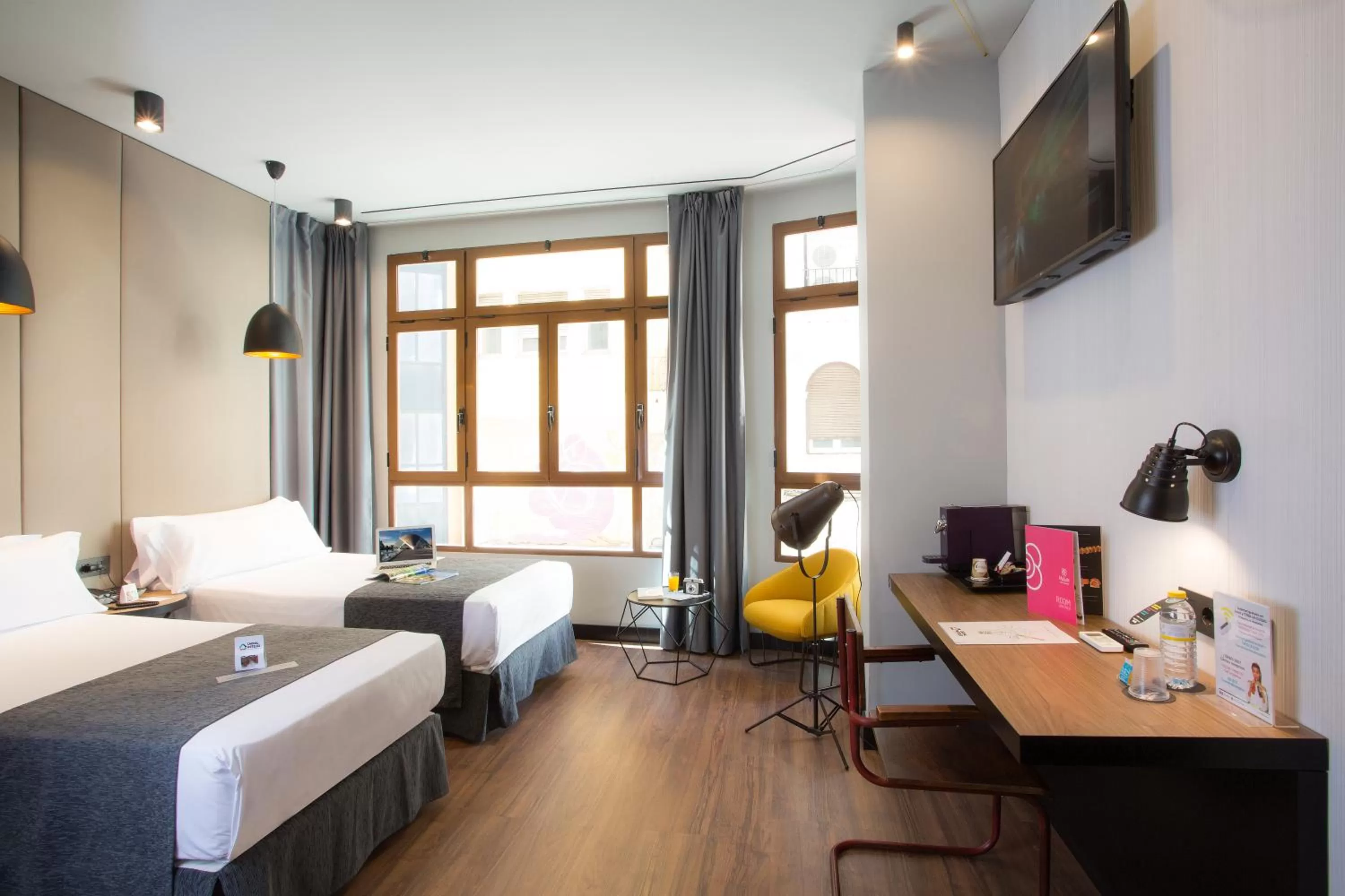 Deluxe Twin Room in Casual Vintage Valencia