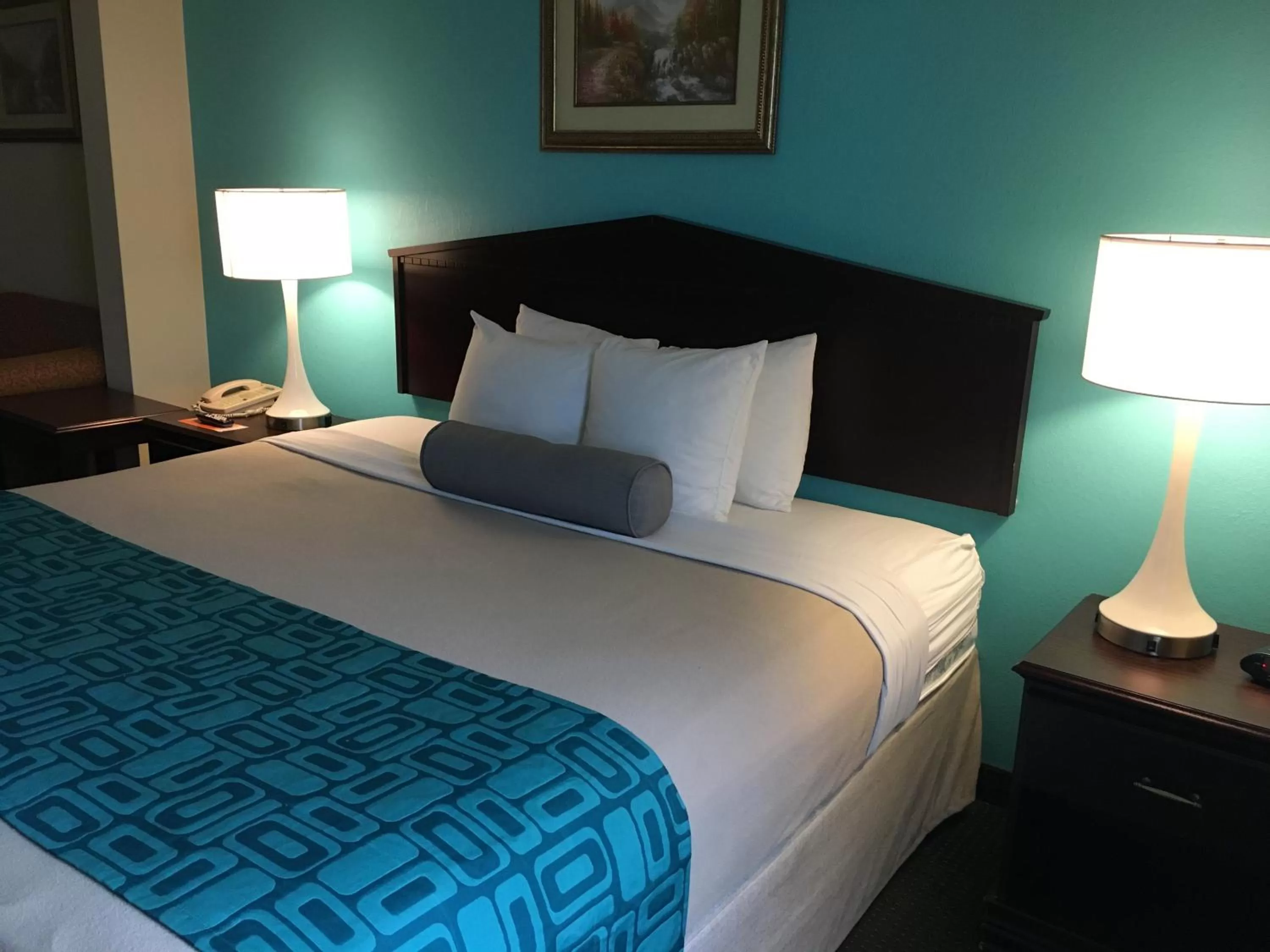 King Suite with Jetted Tub - Non-Smoking in Howard Johnson by Wyndham Houma