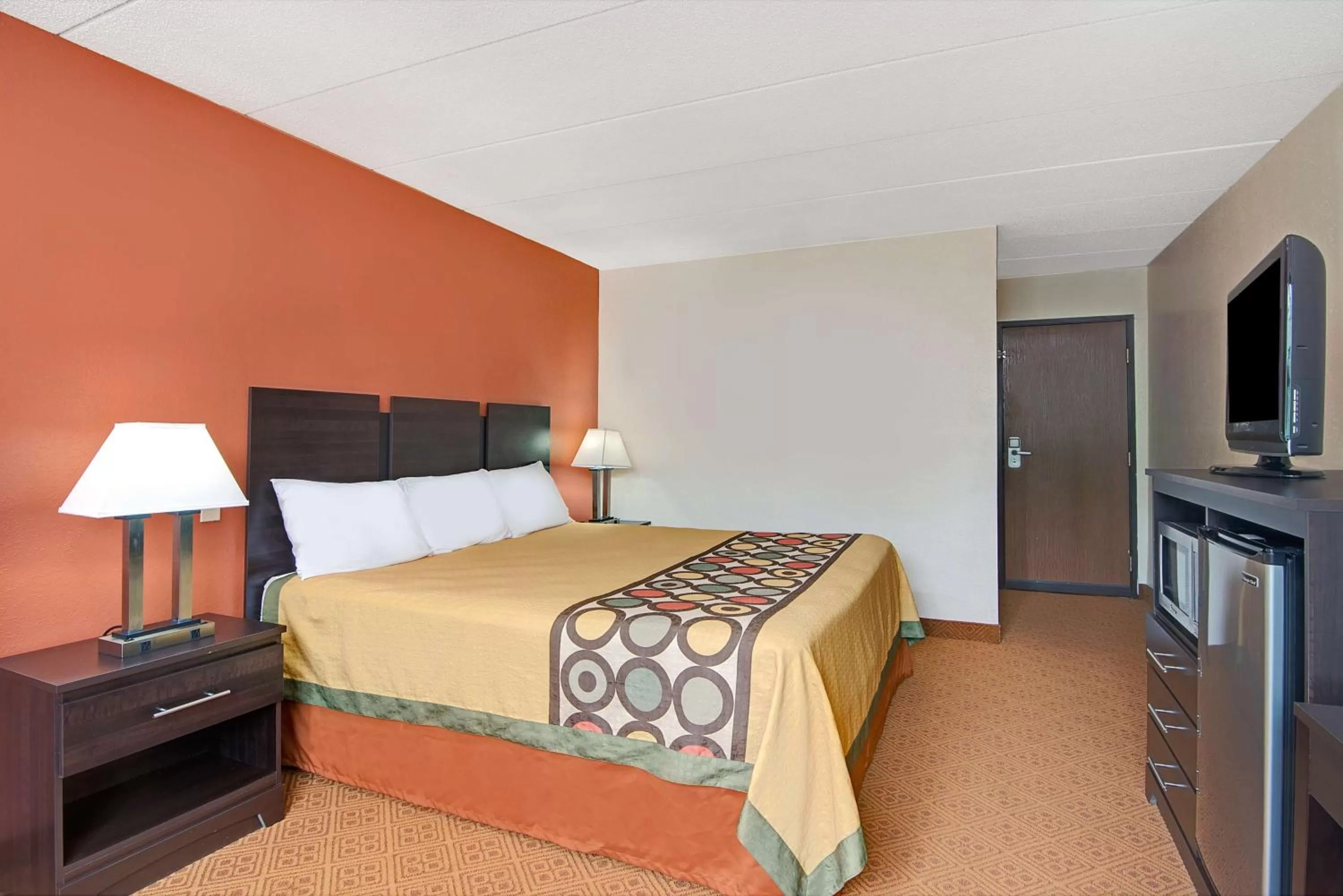 King Room - Mobility Access/Non-Smoking in Super 8 by Wyndham Stamford/New York City Area