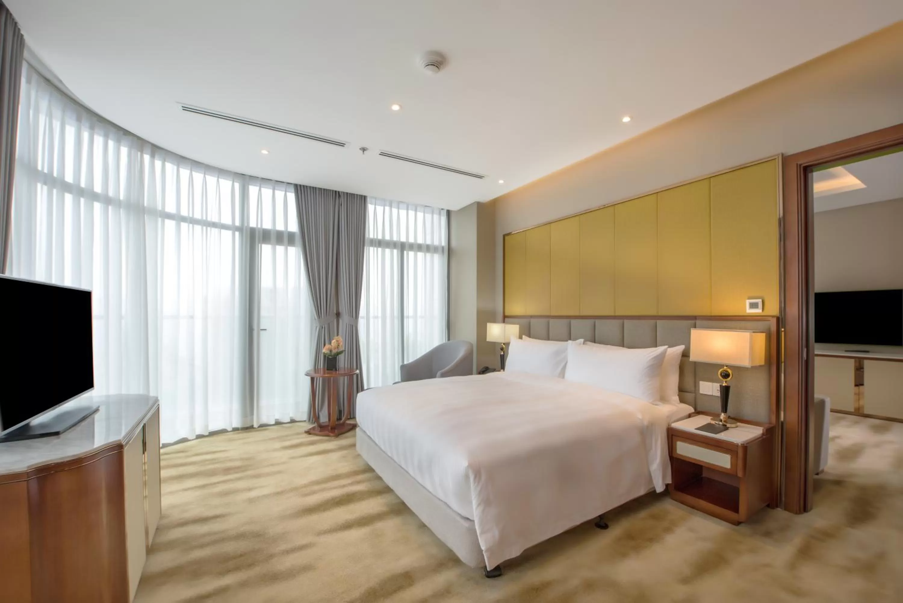 Deluxe King Suite - Non-Smoking in Wyndham Garden Hanoi