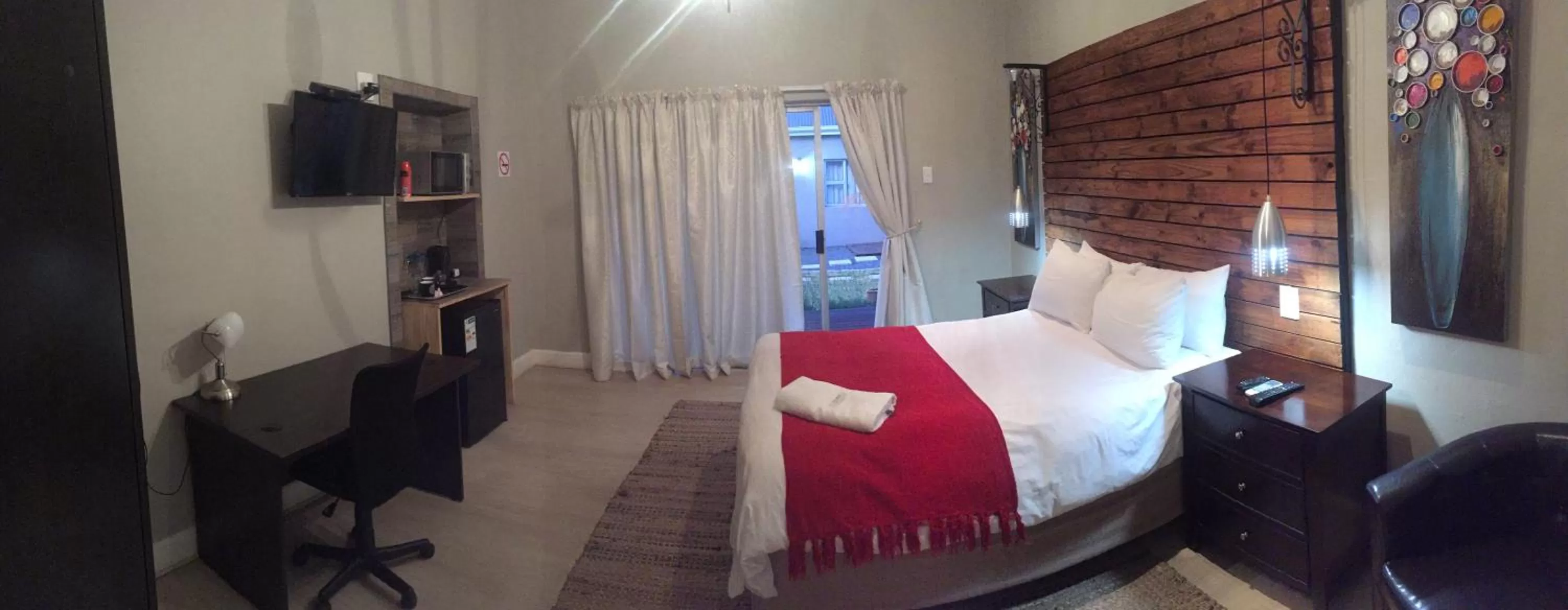 Standard Double Room in Tranquil House B&B @ 1 College Ave
