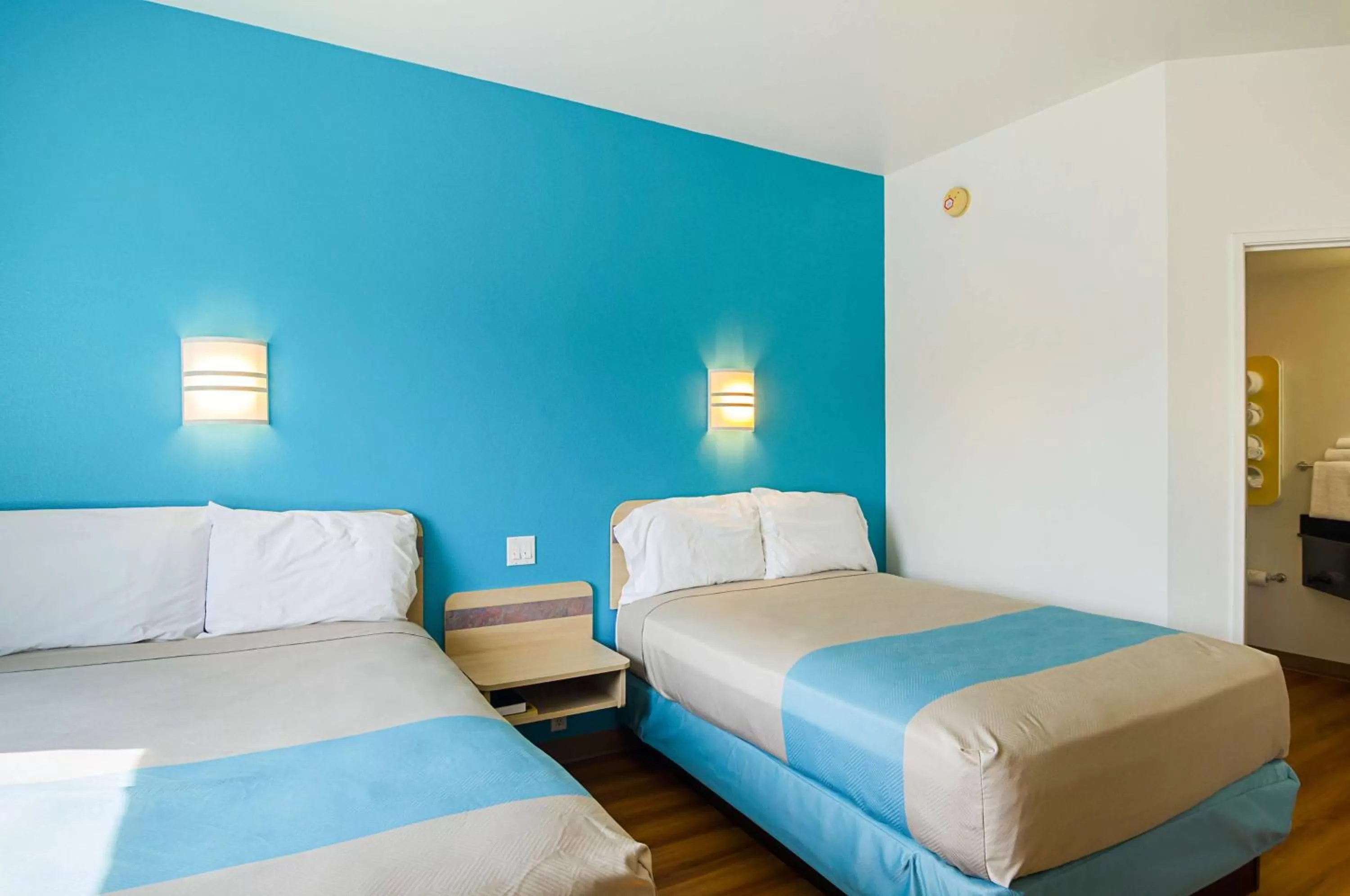 Queen Room with Two Queen Beds - Non-Smoking in Motel 6-Wheatland, WY