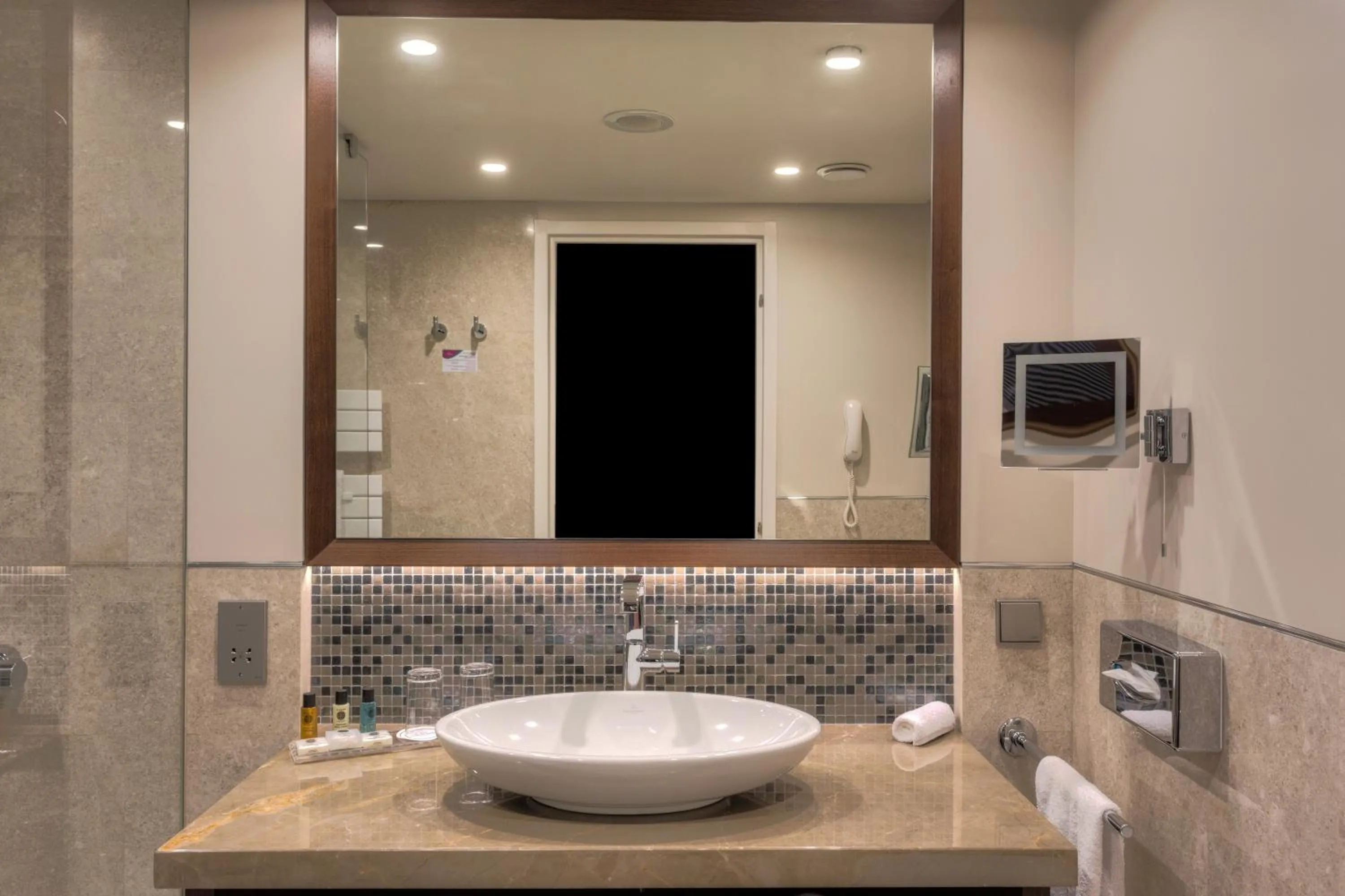 Premium Queen Room with Balcony in Crowne Plaza Bucharest by IHG