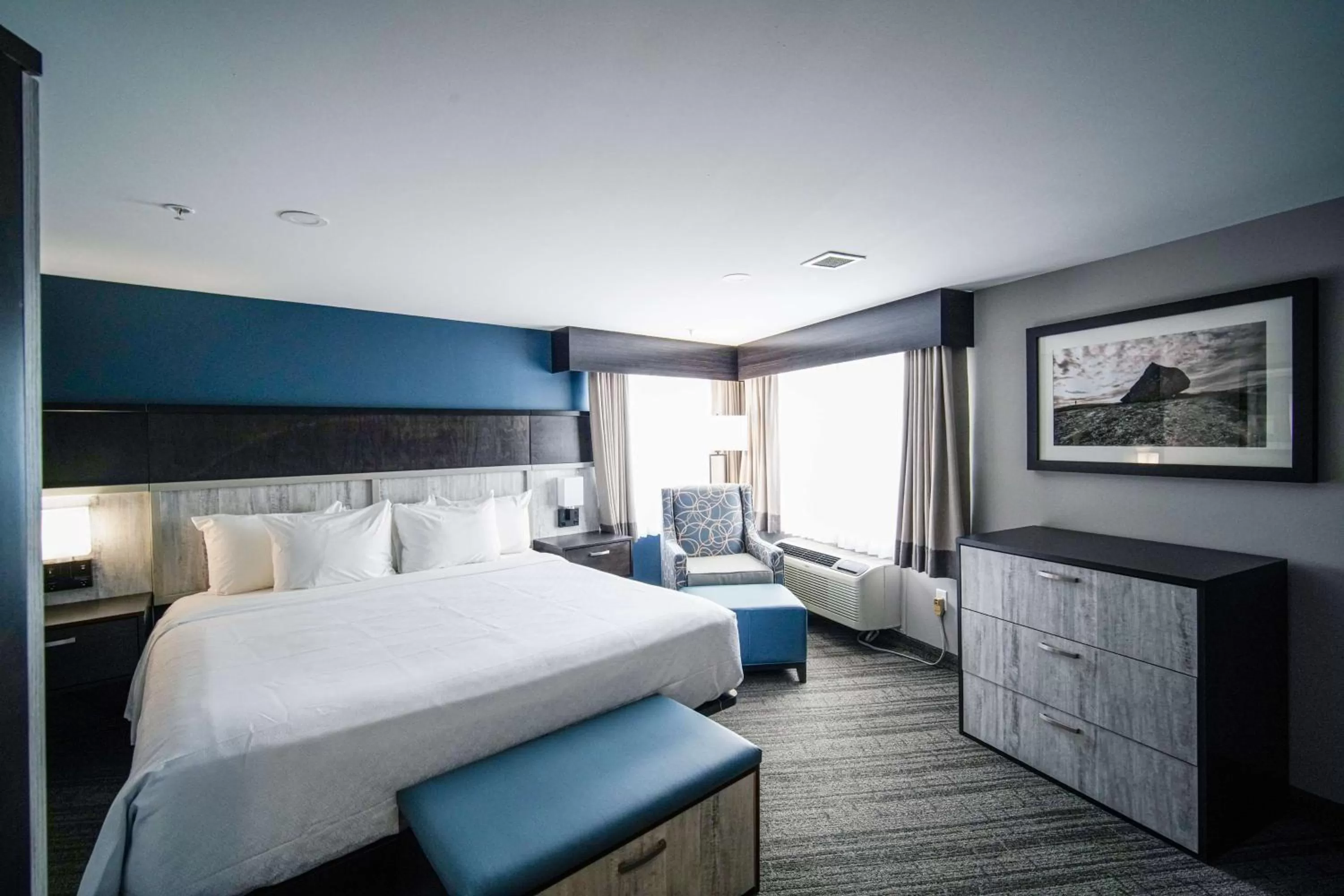 King Suite with Lake View and Fireplace - Non-Smoking in Best Western Plus Chocolate Lake Hotel - Halifax