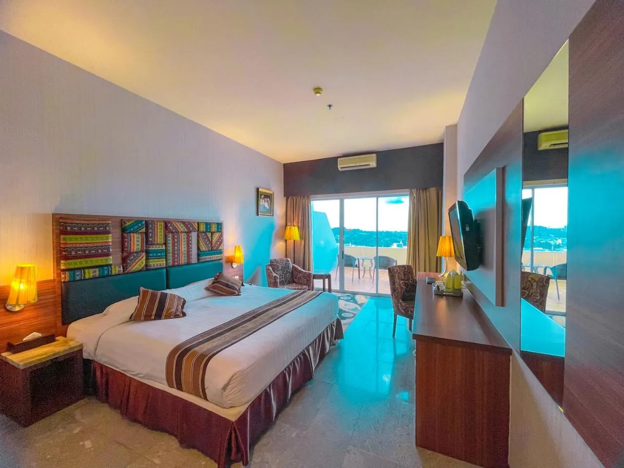 Deluxe Double or Twin Room in Crown Vista Hotel