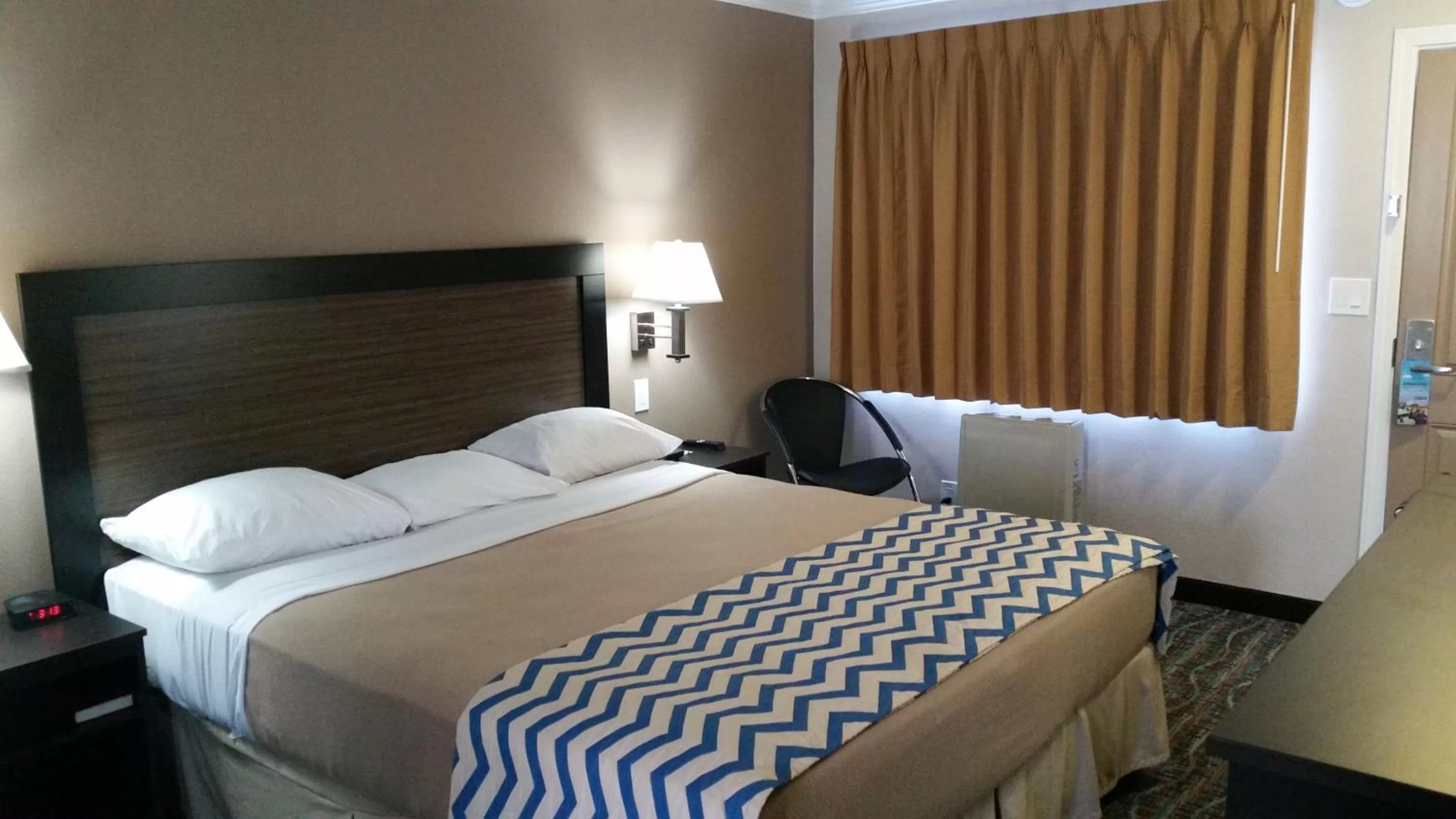 King Room - Non-Smoking in Travelodge by Wyndham Eureka