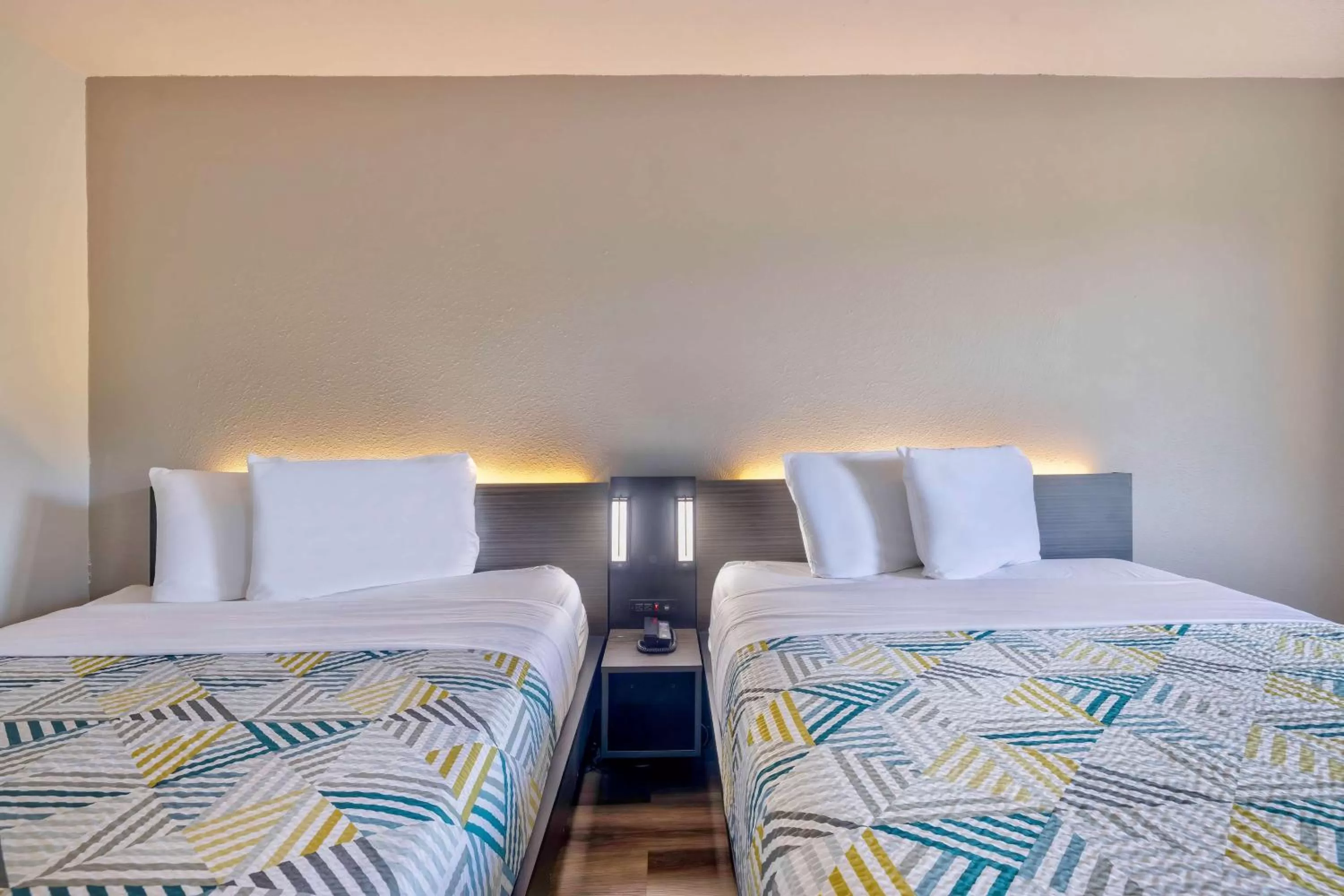 Deluxe Quadruple Room in Motel 6-Hammond, IN - Chicago Area