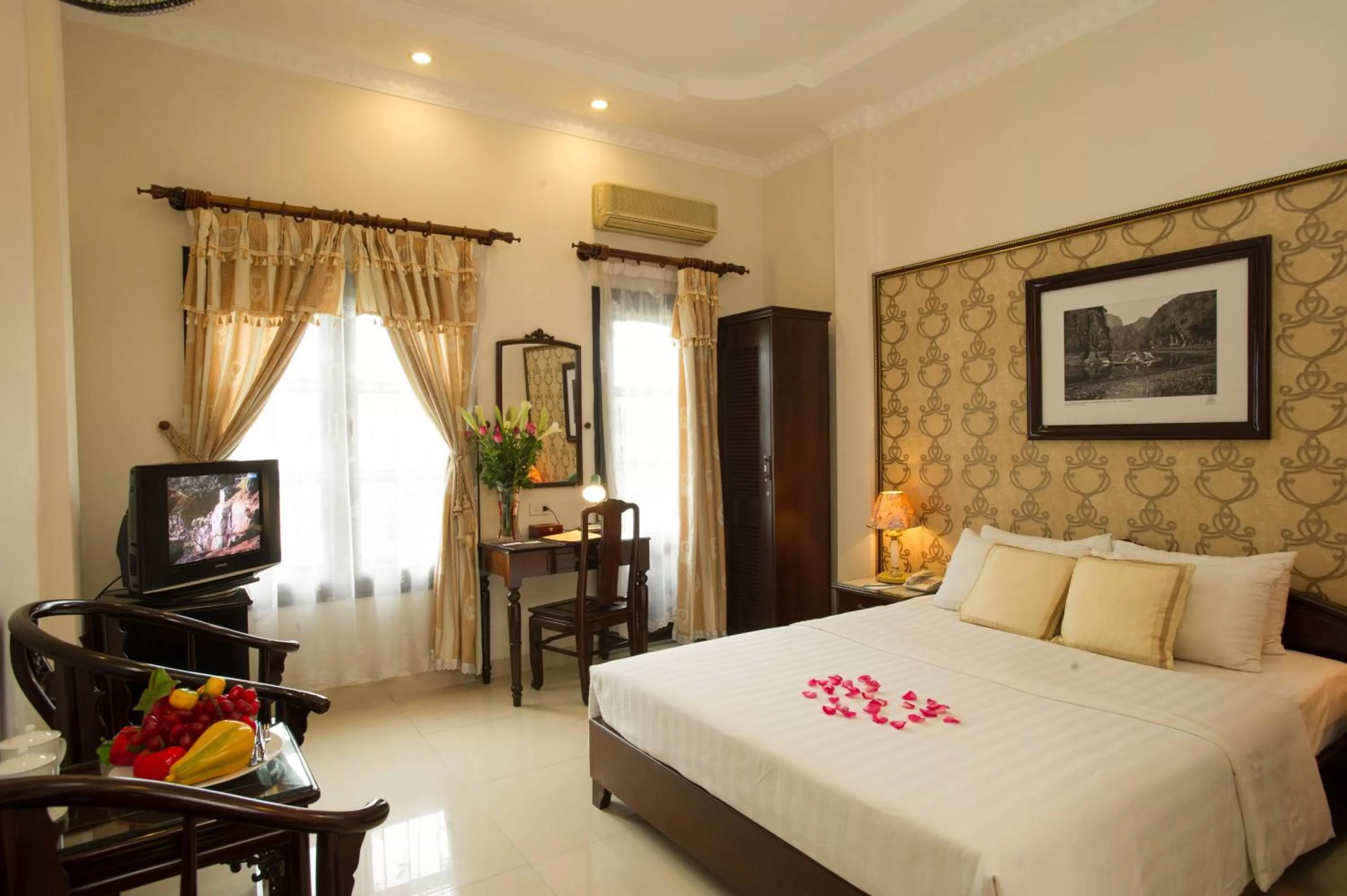 Deluxe Double Room in Thuy Anh Hotel