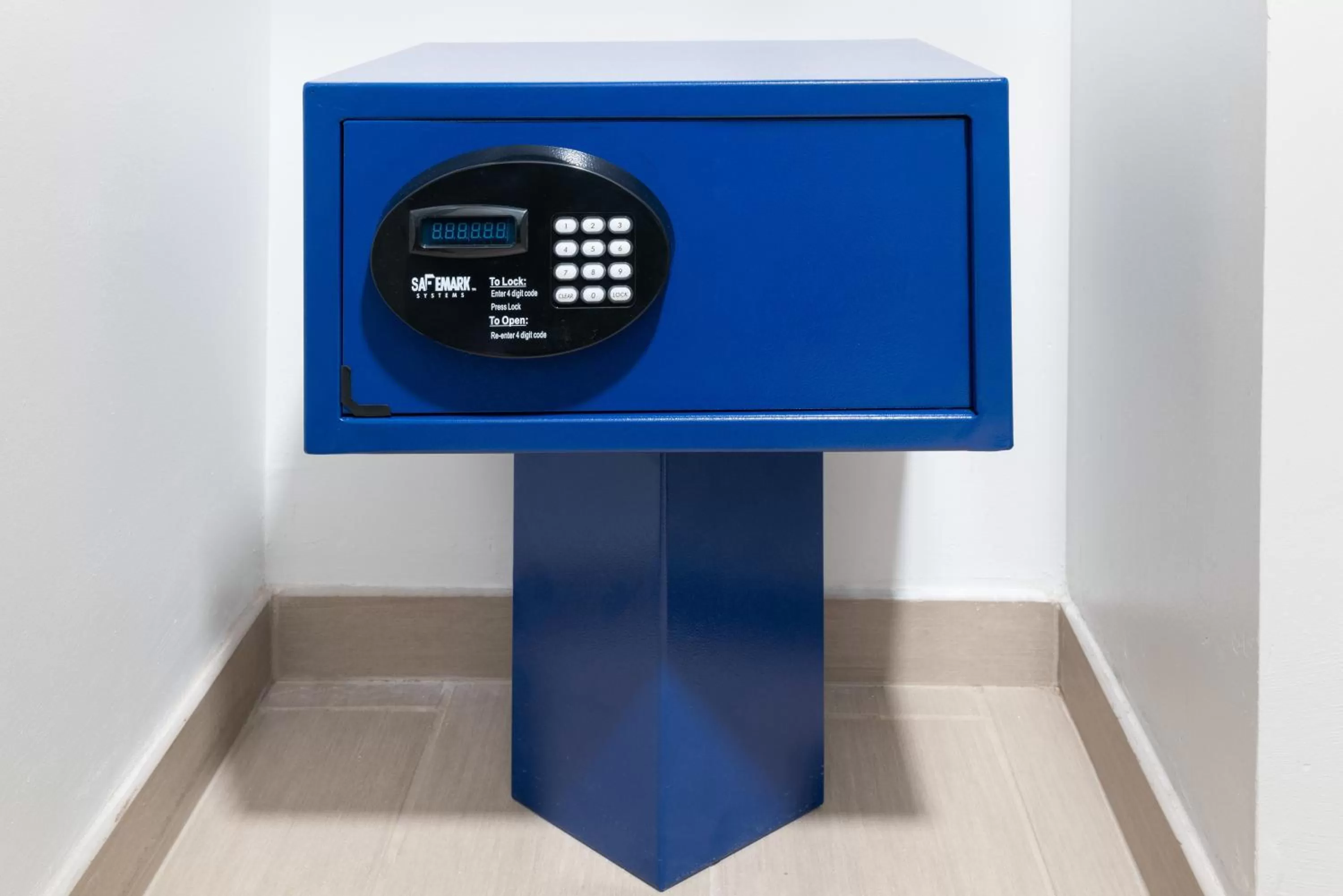 Standard Queen Room in Holiday Inn Express & Suites Boston - Cambridge by IHG