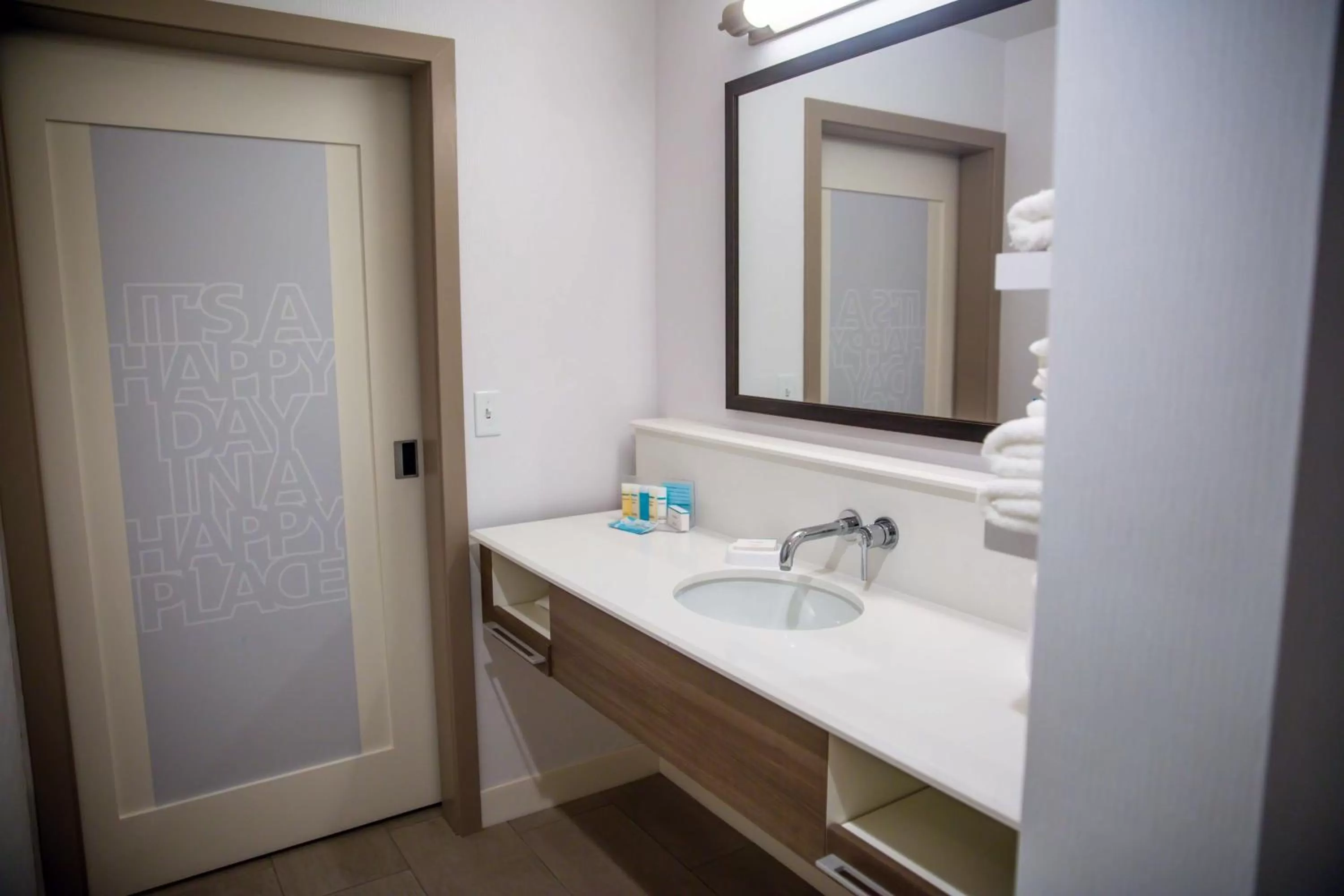 Queen Room with Two Queen Beds - Hearing Access/Non-Smoking in Hampton Inn-Pontiac