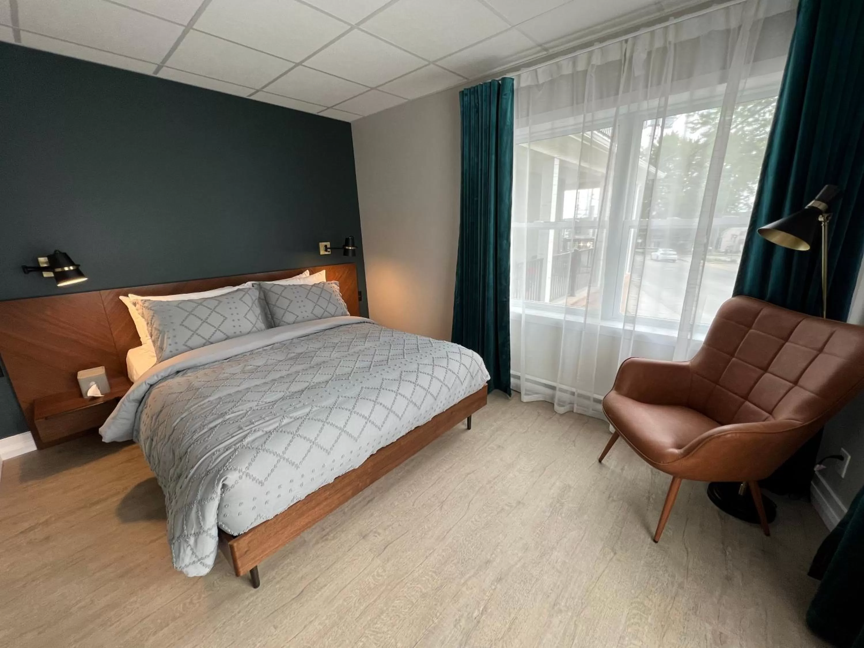 Standard Queen Room with Two Queen Beds in Square Victoria Maison Hôtelière
