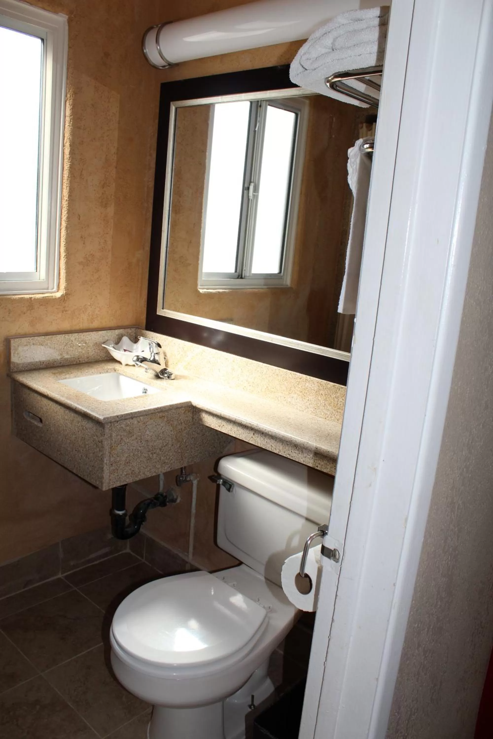 Queen Room with Two Queen Beds in Harbor Inn & Suites Oceanside