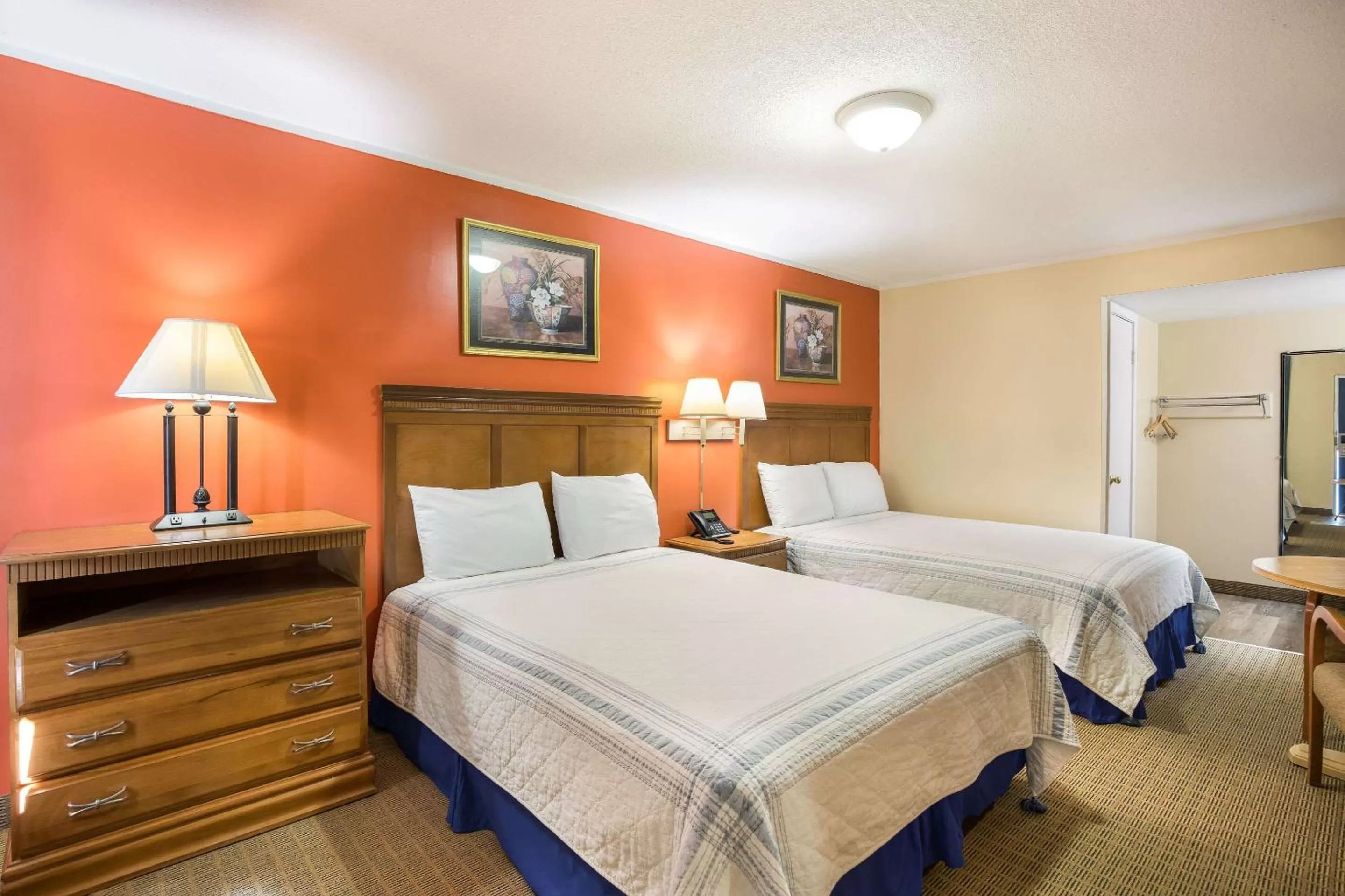 Standard Double Room with Two Double Beds - Smoking in Rodeway Inn Cecil